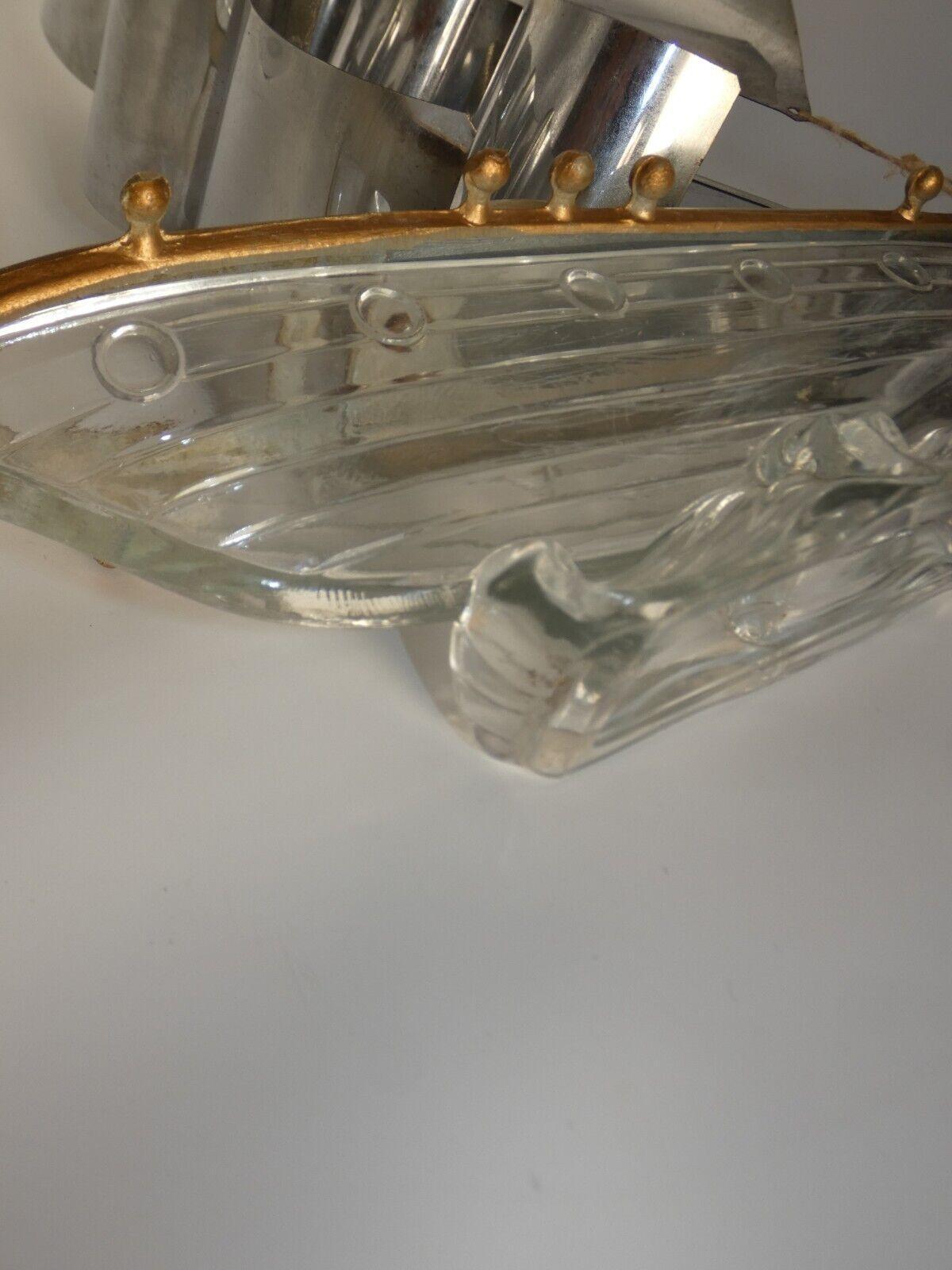 1940er Jahre Französisch Regency geschnitztes Holz, geformtes Glas Schiff Tischlampe signiert von Dior im Angebot 3