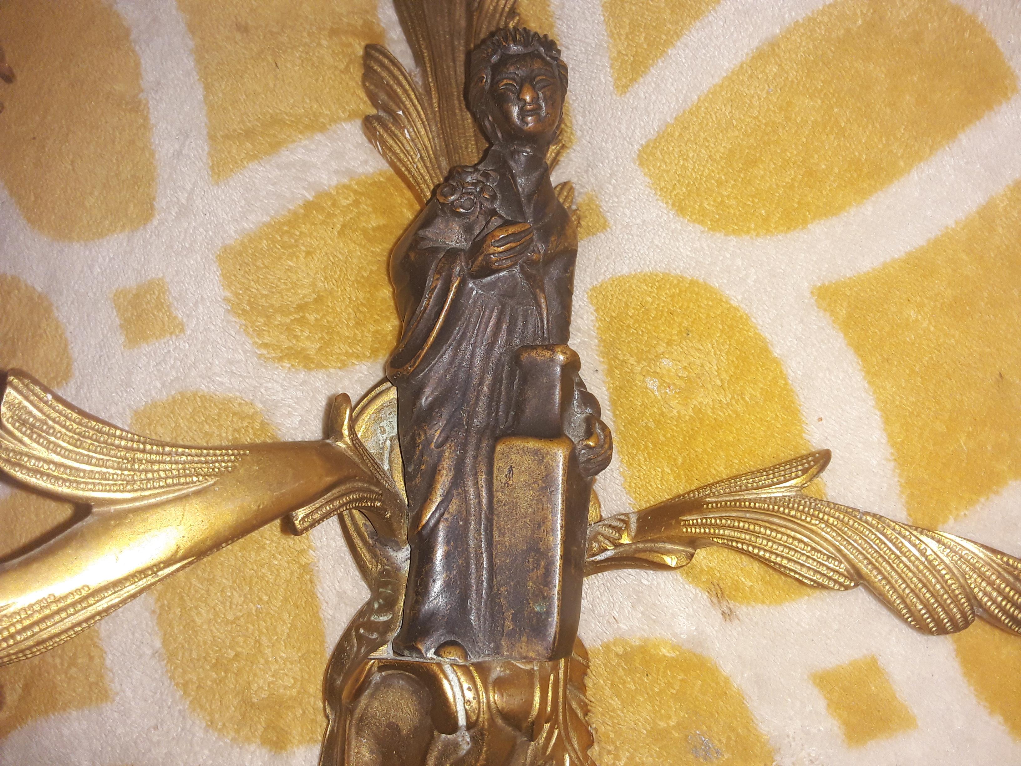 1940er Jahre Französisch Regency vergoldet & patiniert Bronze Chinoiserie Figural Wandleuchter im Angebot 5