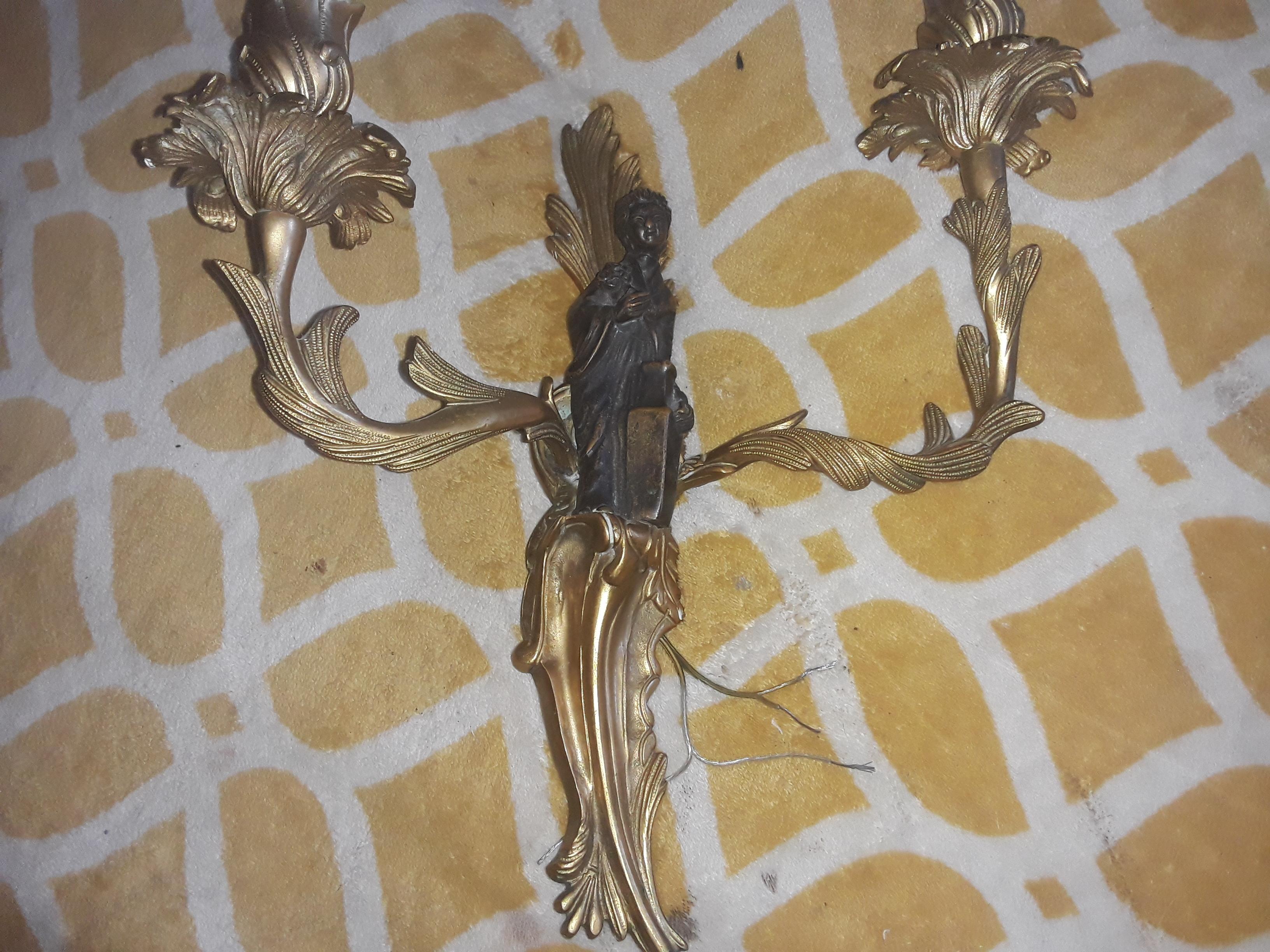 1940er Jahre Französisch Regency vergoldet & patiniert Bronze Chinoiserie Figural Wandleuchter im Angebot 6