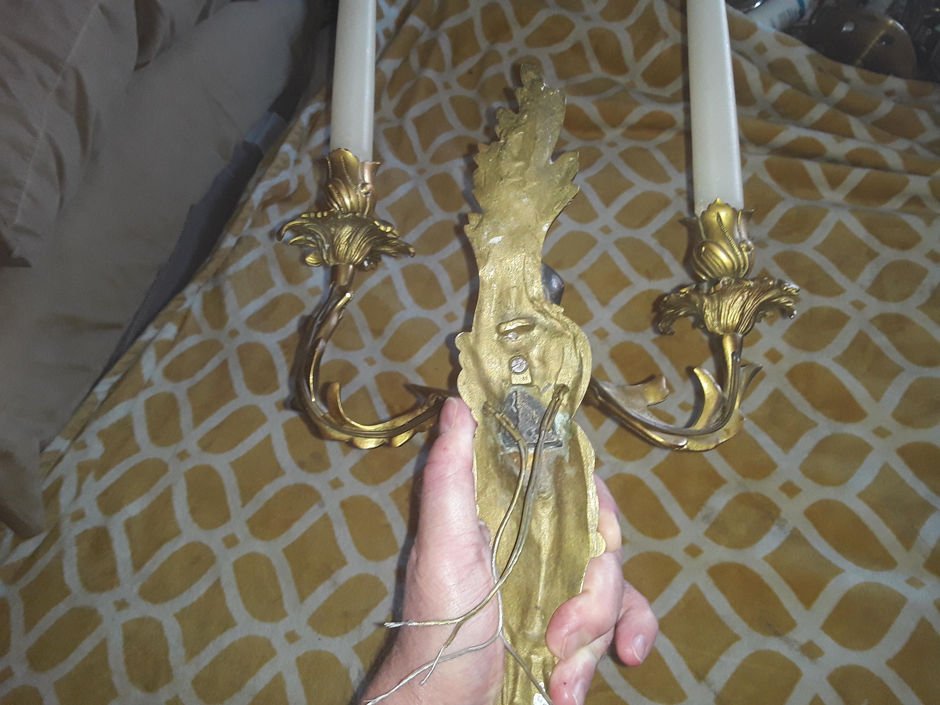 1940er Jahre Französisch Regency vergoldet & patiniert Bronze Chinoiserie Figural Wandleuchter im Angebot 10