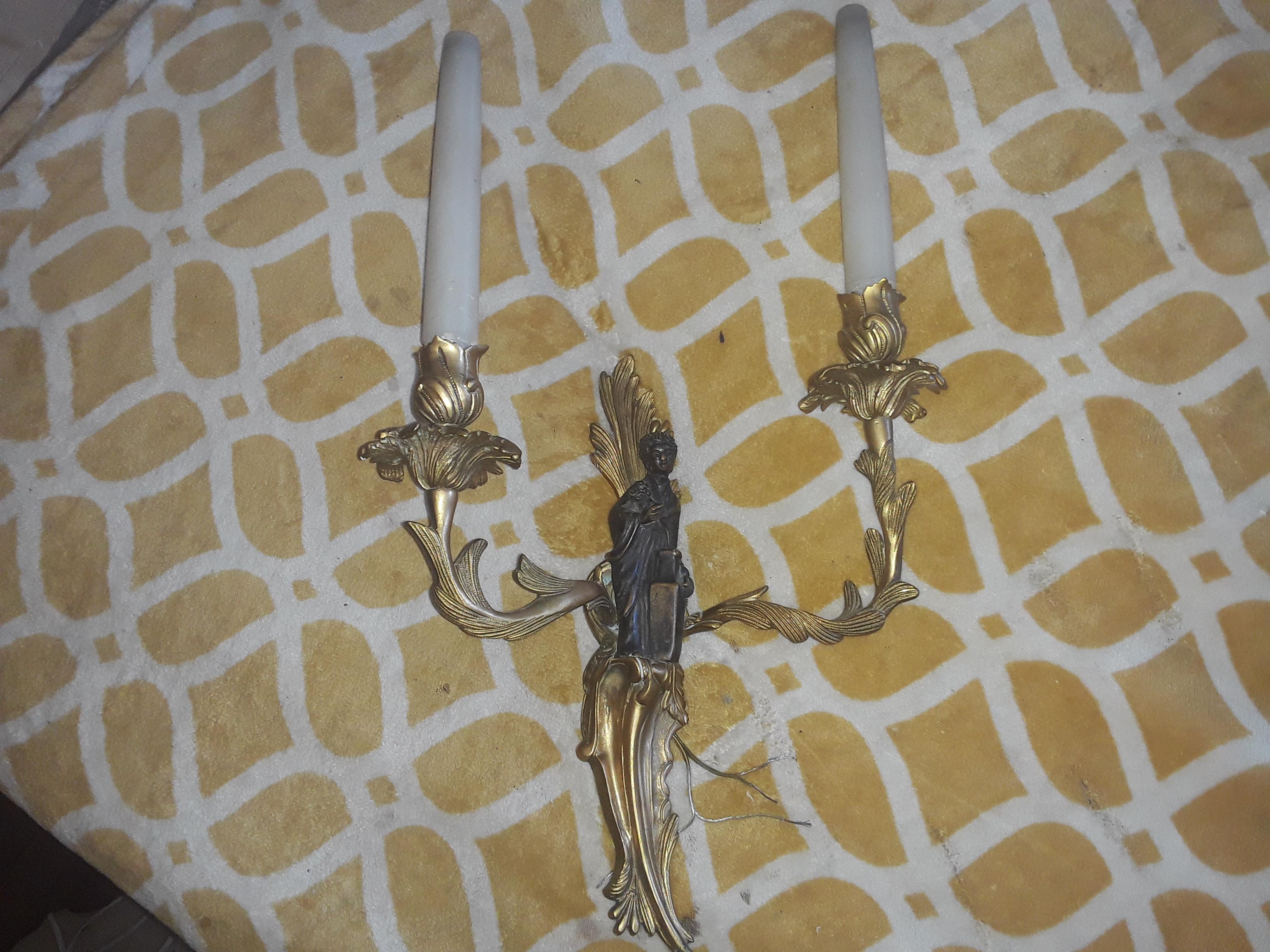 1940er Jahre Französisch Regency vergoldet & patiniert Bronze Chinoiserie Figural Wandleuchter (Vergoldet) im Angebot