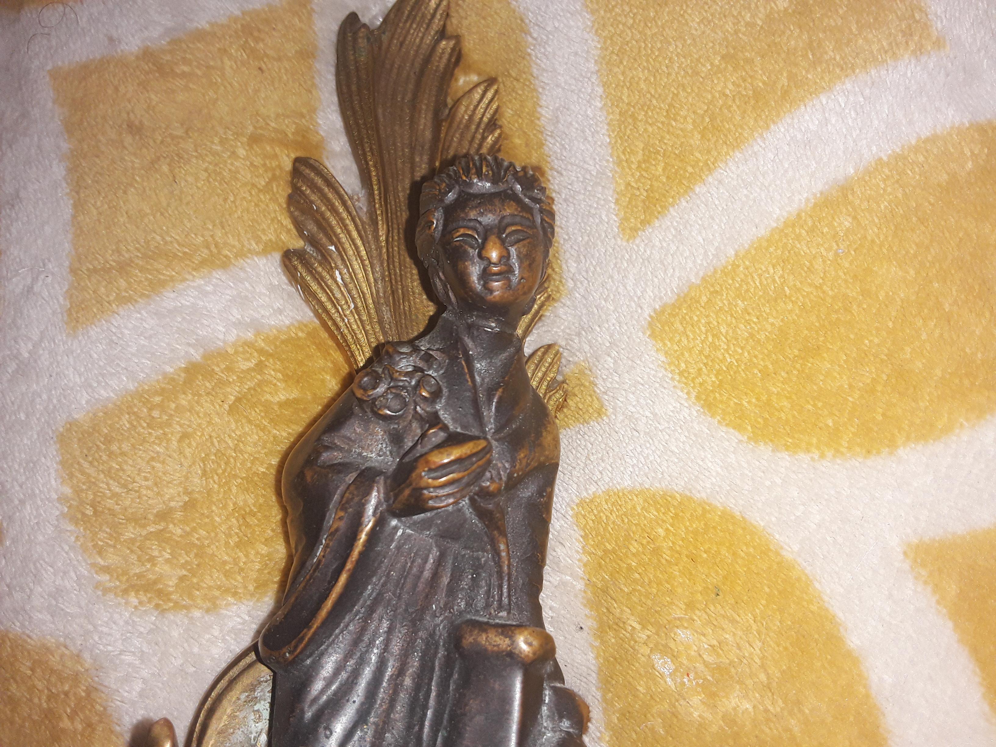 1940er Jahre Französisch Regency vergoldet & patiniert Bronze Chinoiserie Figural Wandleuchter (Mitte des 20. Jahrhunderts) im Angebot