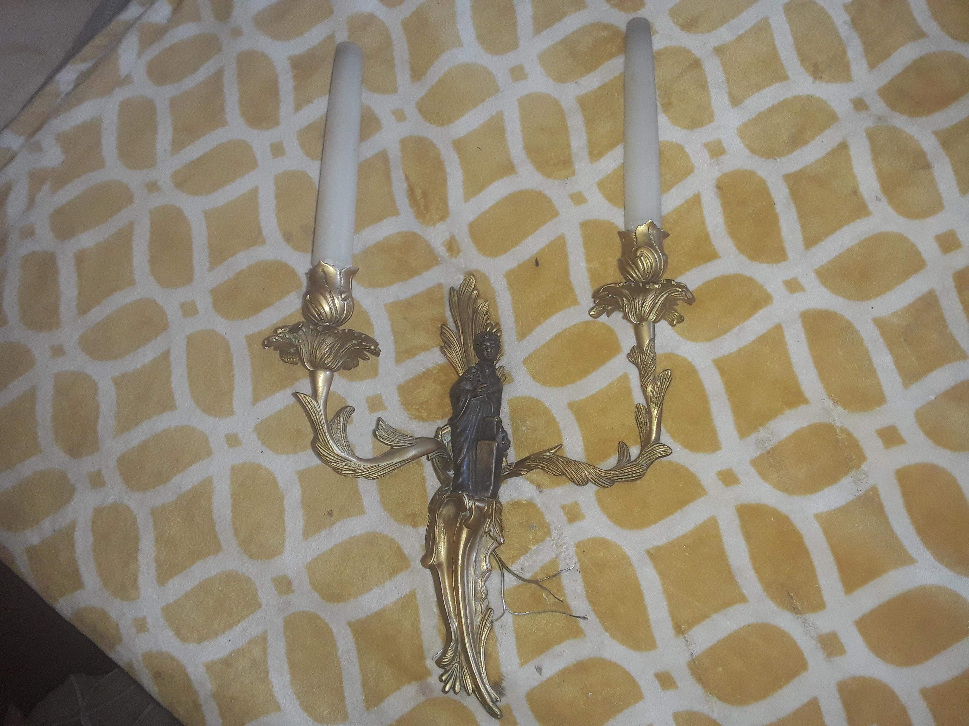 1940er Jahre Französisch Regency vergoldet & patiniert Bronze Chinoiserie Figural Wandleuchter im Angebot 1