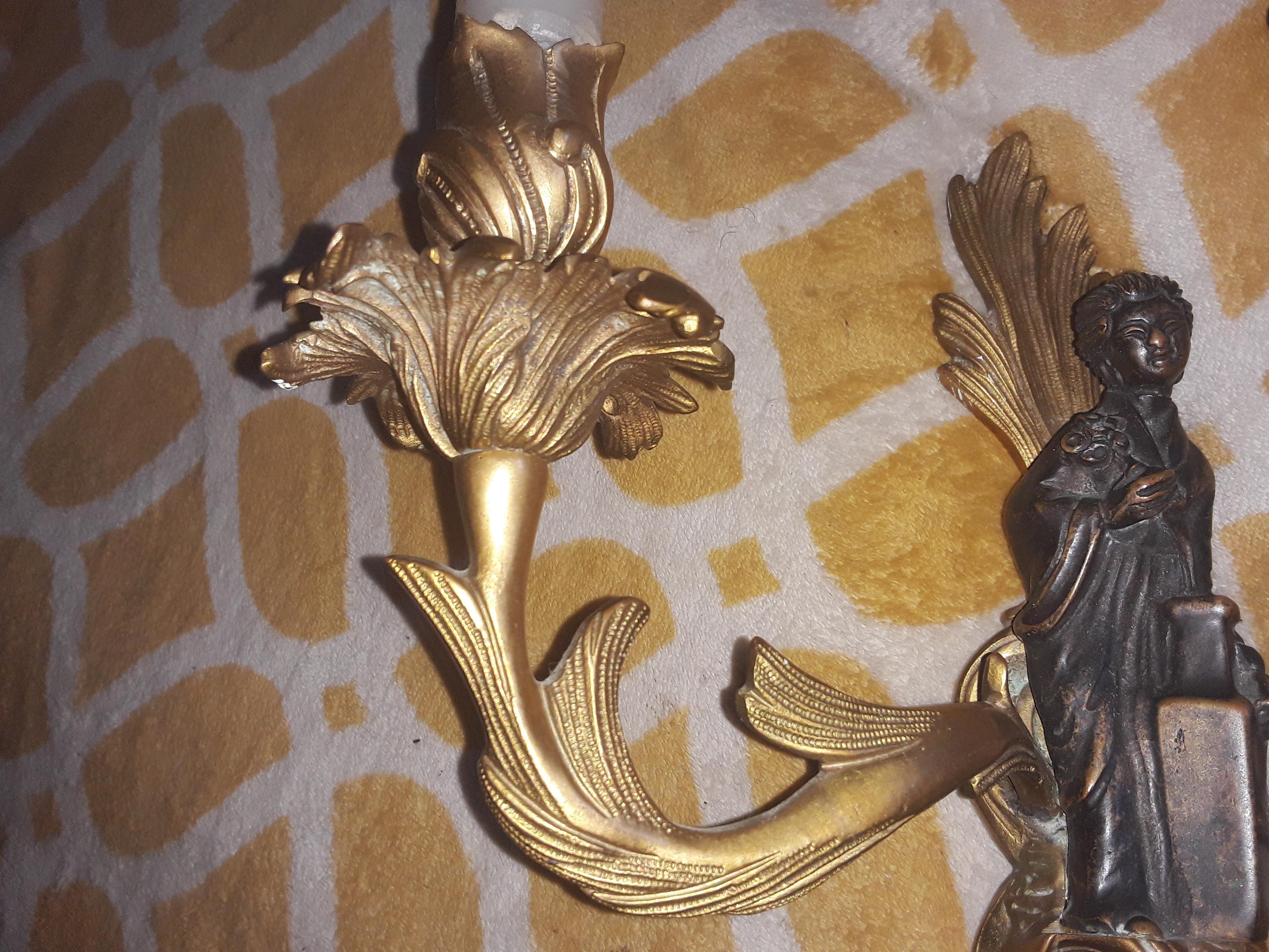 1940er Jahre Französisch Regency vergoldet & patiniert Bronze Chinoiserie Figural Wandleuchter im Angebot 3