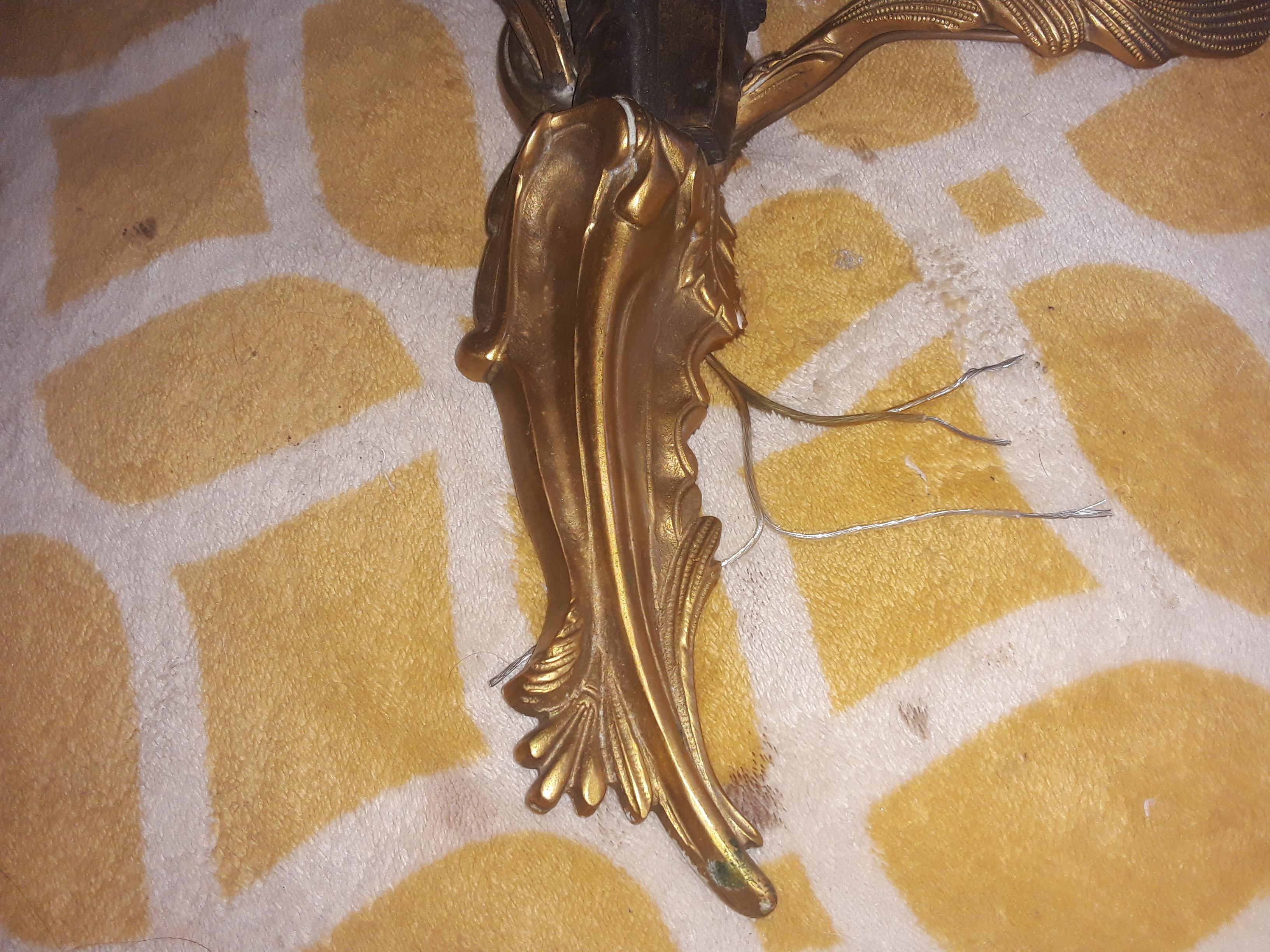 1940er Jahre Französisch Regency vergoldet & patiniert Bronze Chinoiserie Figural Wandleuchter im Angebot 4