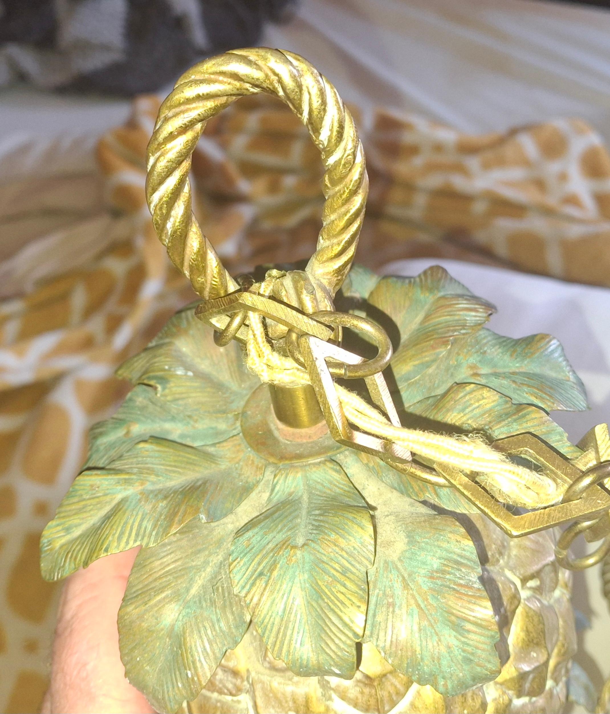 Bronzo Lampadario ananas della Reggenza francese del 1940 in bronzo dorato e patinato Maison Charles in vendita