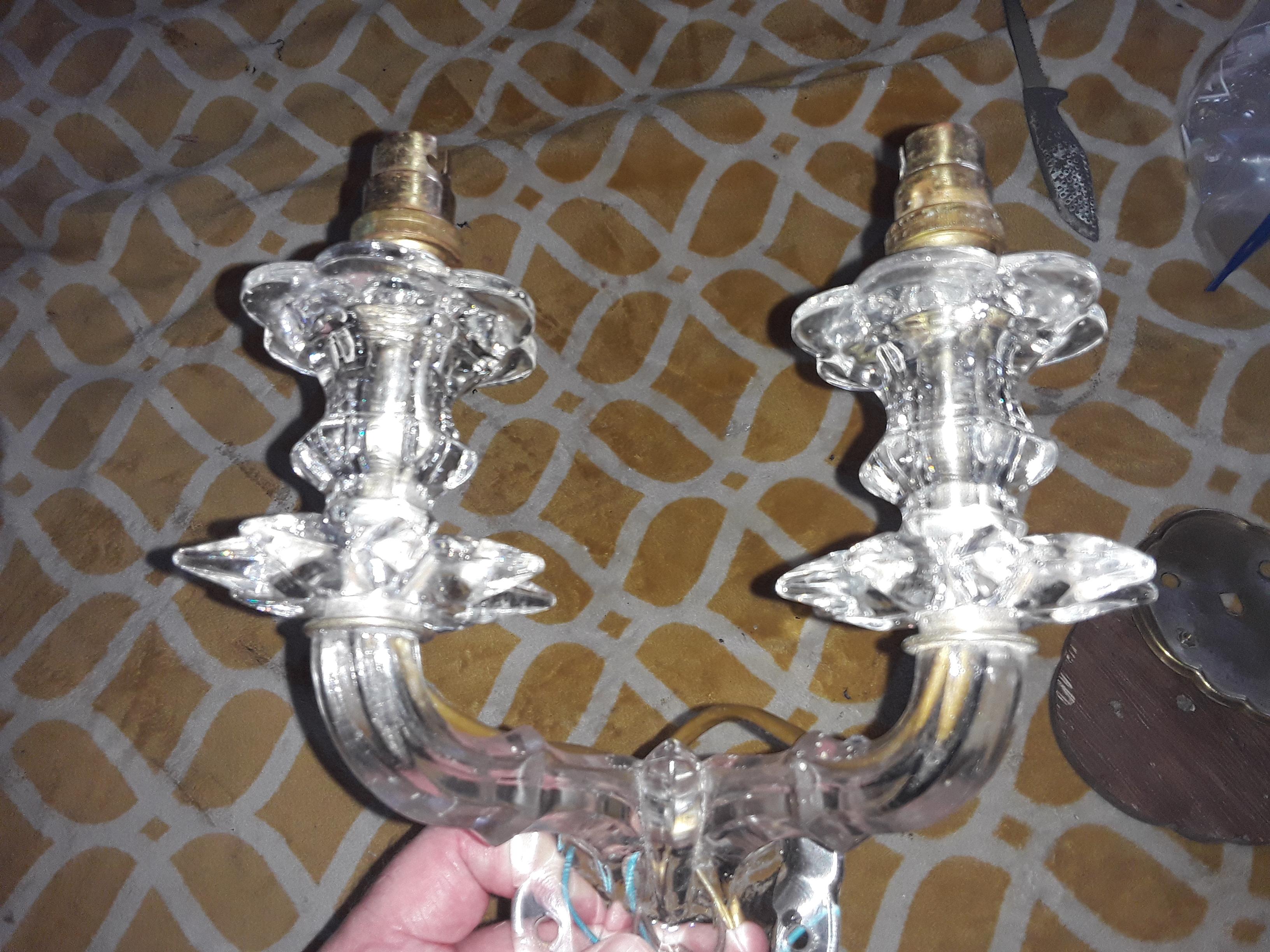 1940s French Regency Rare Crystal/ Art Glass Star/ Foliate Wall Sconce Lighting For Sale 2