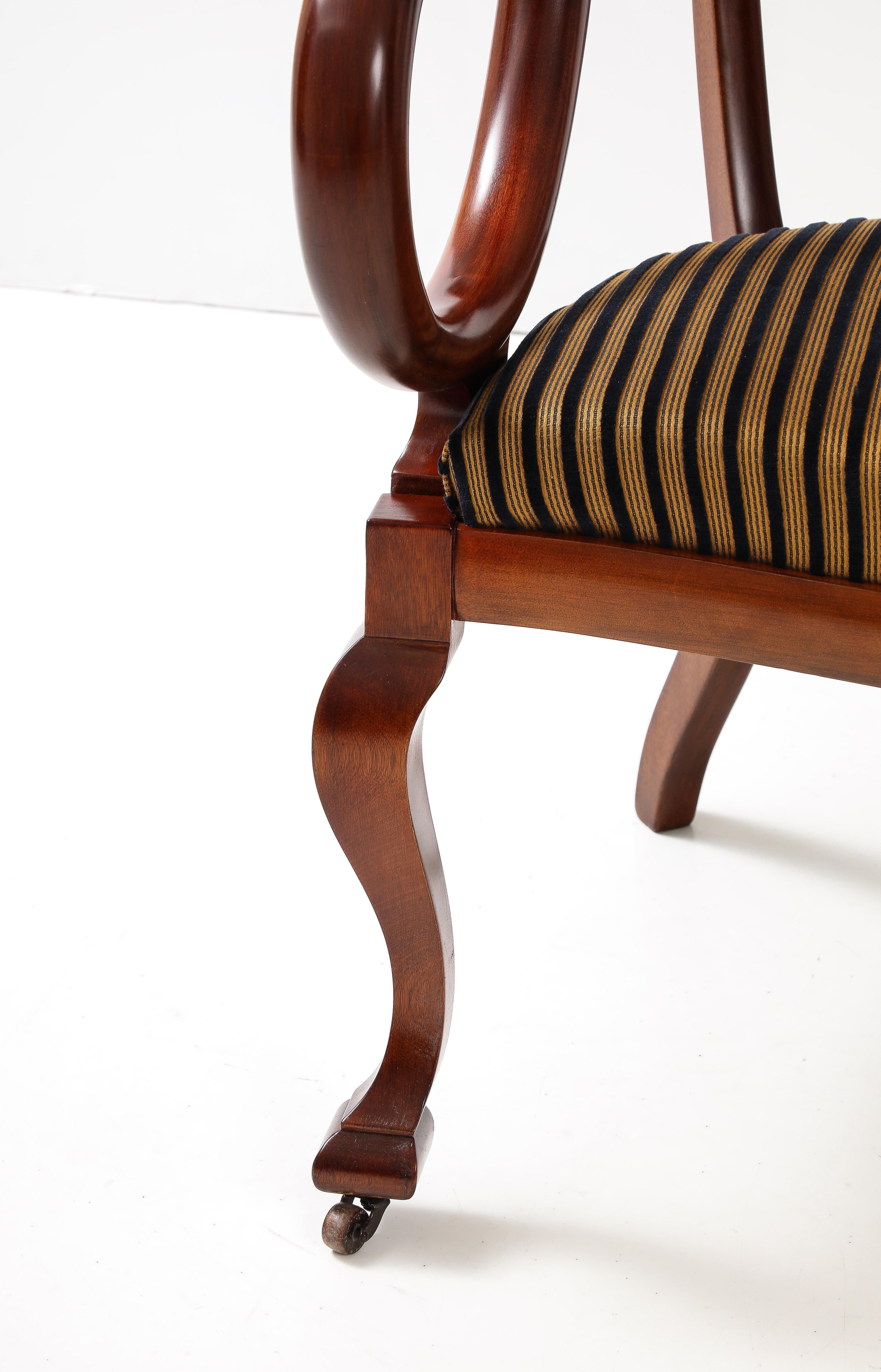 1940's French Sculptural Frame Cherry-wood Settee    In Good Condition For Sale In New York, NY