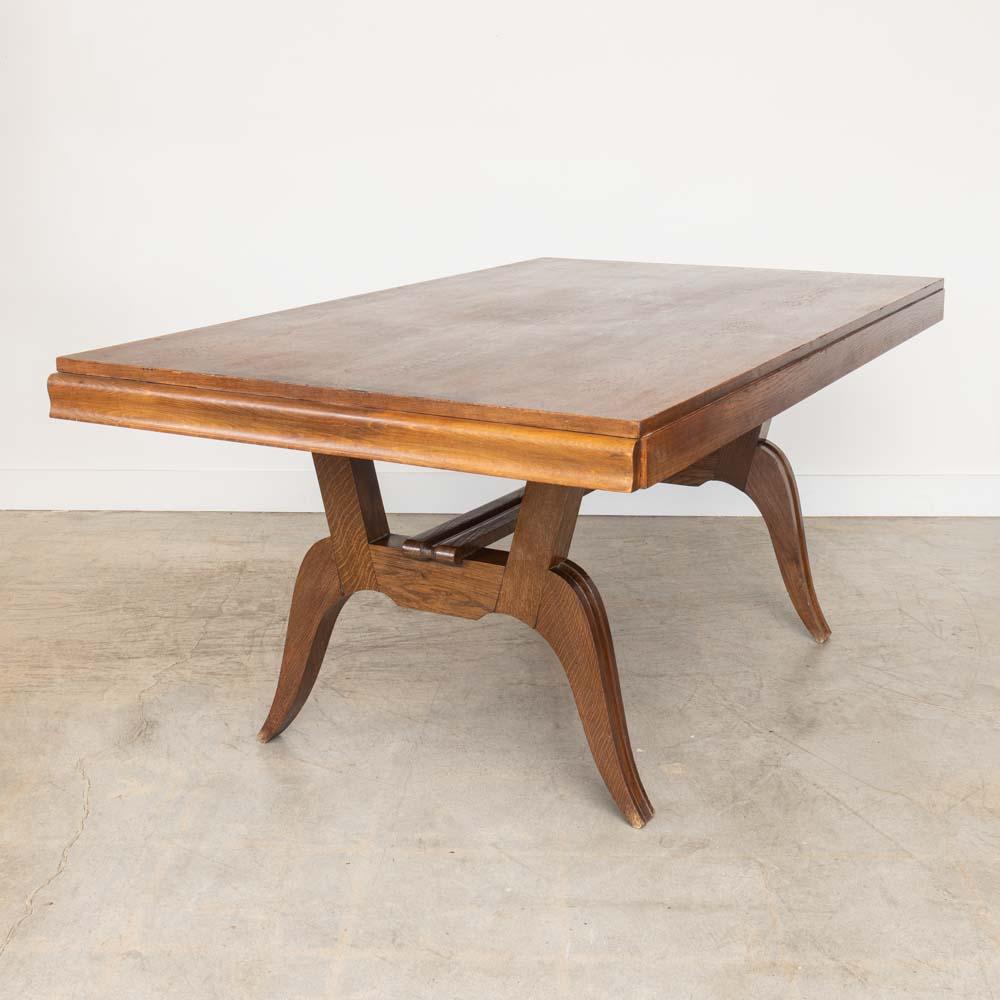 Quercia Tavolo da pranzo francese scultoreo in Wood degli anni '40 in vendita