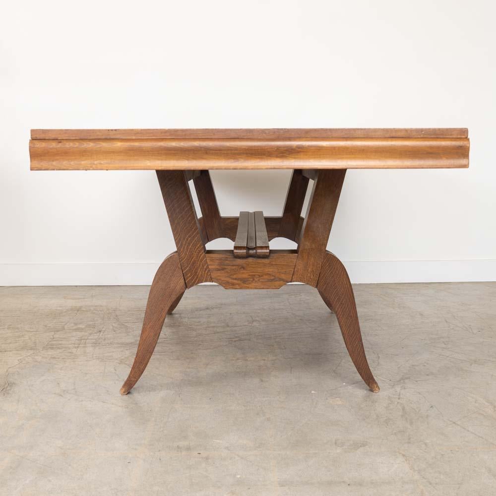 Tavolo da pranzo francese scultoreo in Wood degli anni '40 in vendita 1