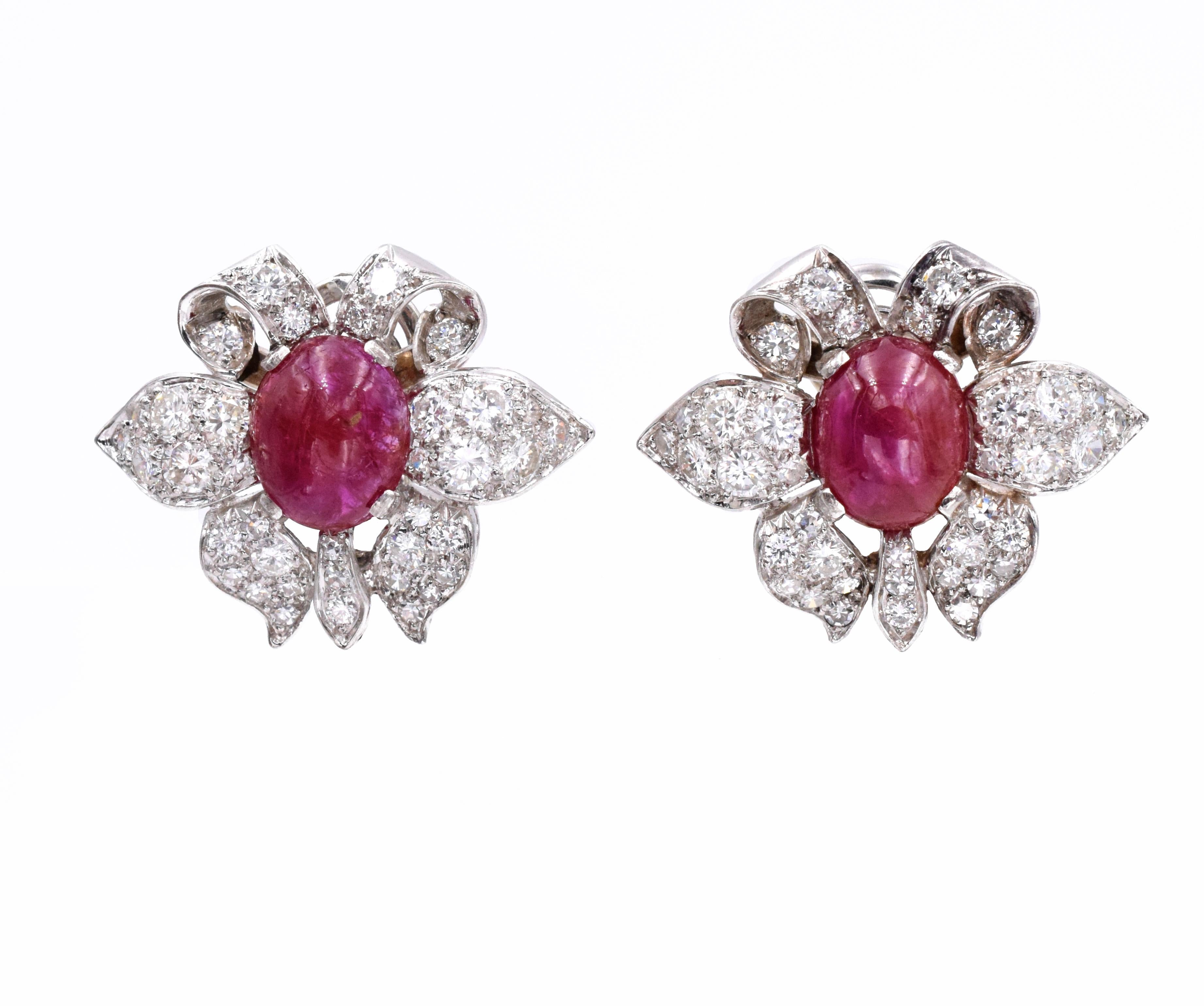 Collier et boucles d'oreilles en diamants et rubis de Birmanie non chauffé, ensemble français des années 1940 en vente 3