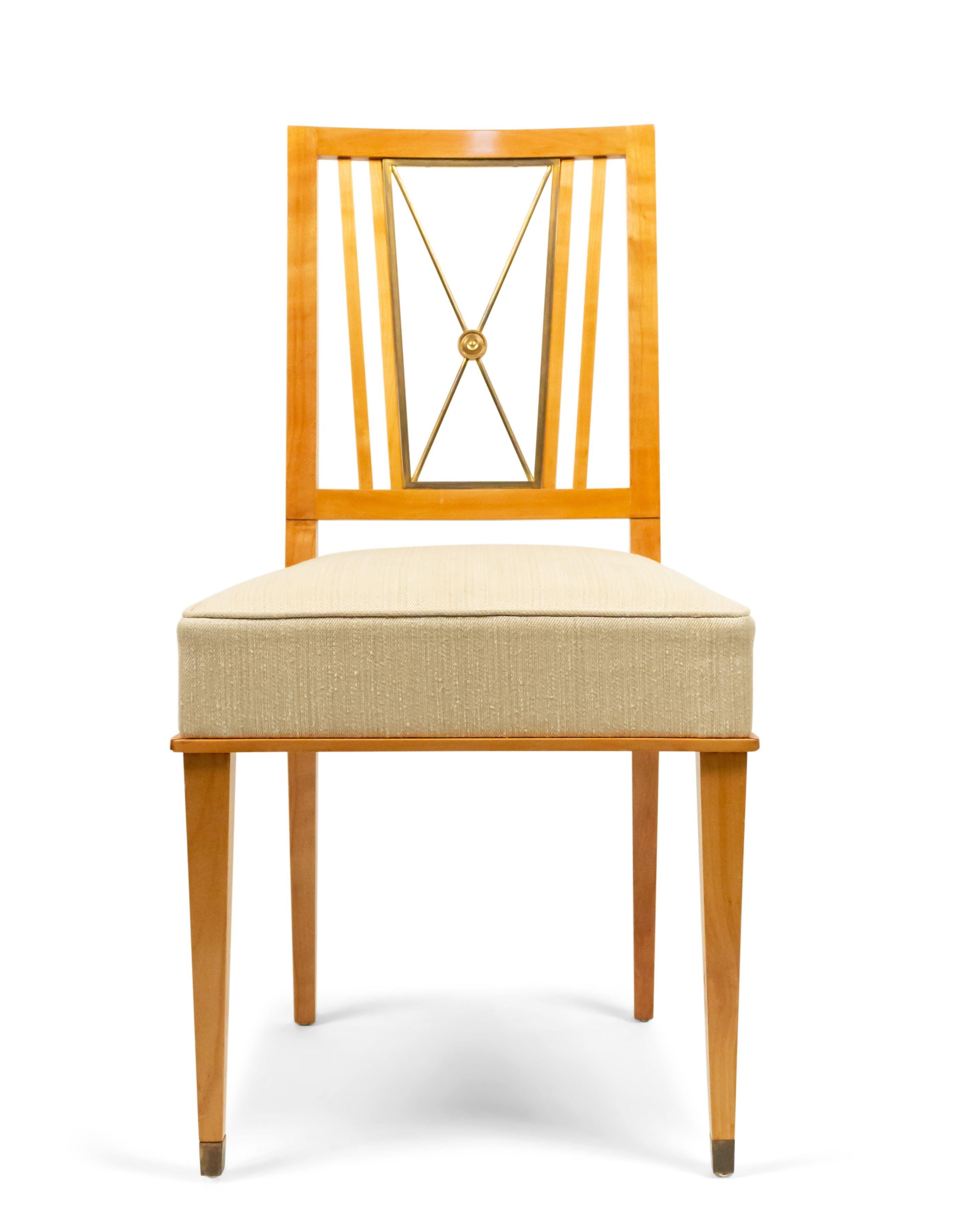 Français Ensemble de 8 chaises d'appoint françaises du milieu du siècle en érable et soie de Jacques Adnet en vente