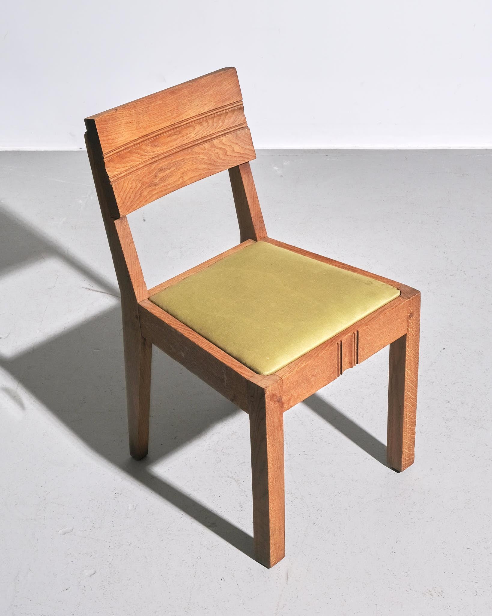 1940s French Set of Six Oak Dining chairs In Good Condition For Sale In London, GB