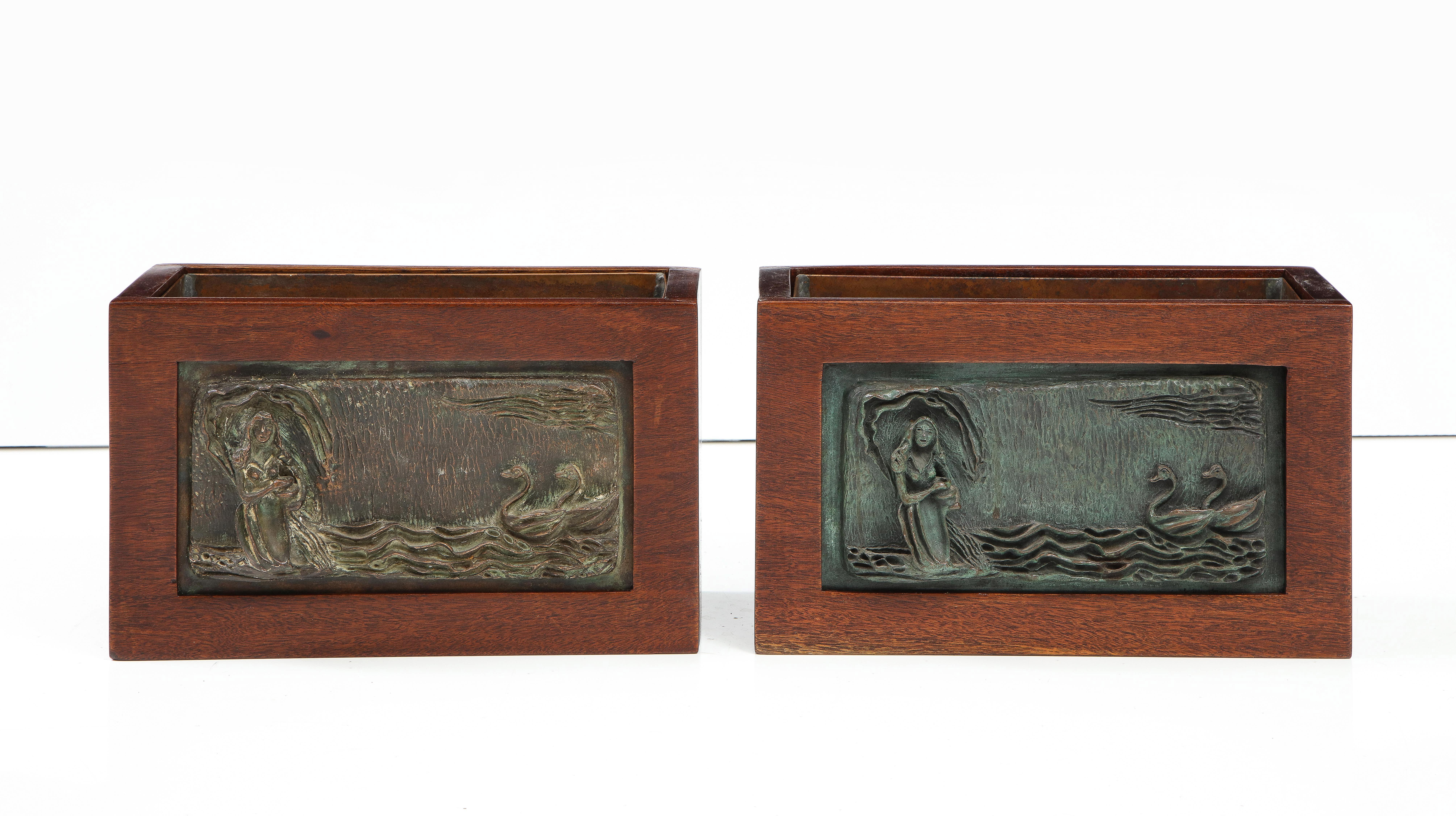 Französische signierte Pflanzgefäße aus Bronze aus den 1940er Jahren (Art déco) im Angebot