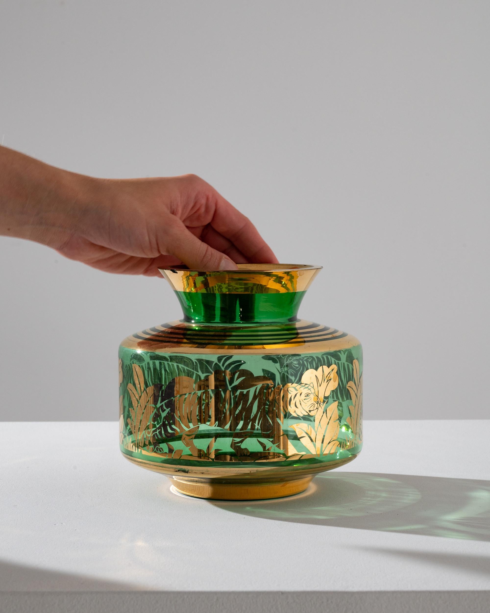 20ième siècle Vase en verre tigré français des années 1940 en vente
