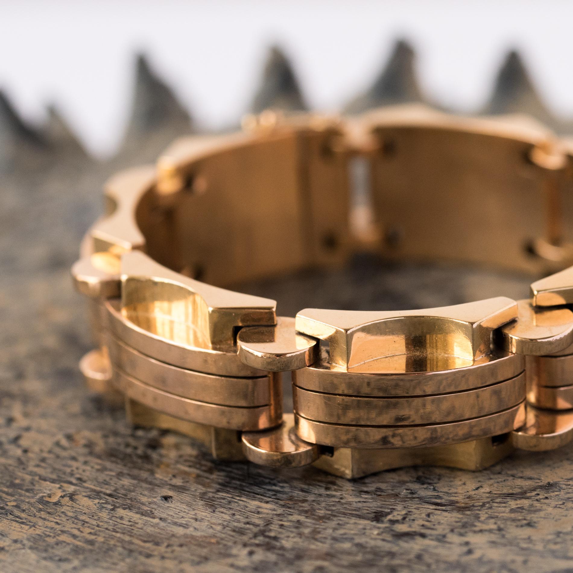 1940s French Two Color Gold Tank Bracelet In Excellent Condition In Poitiers, FR