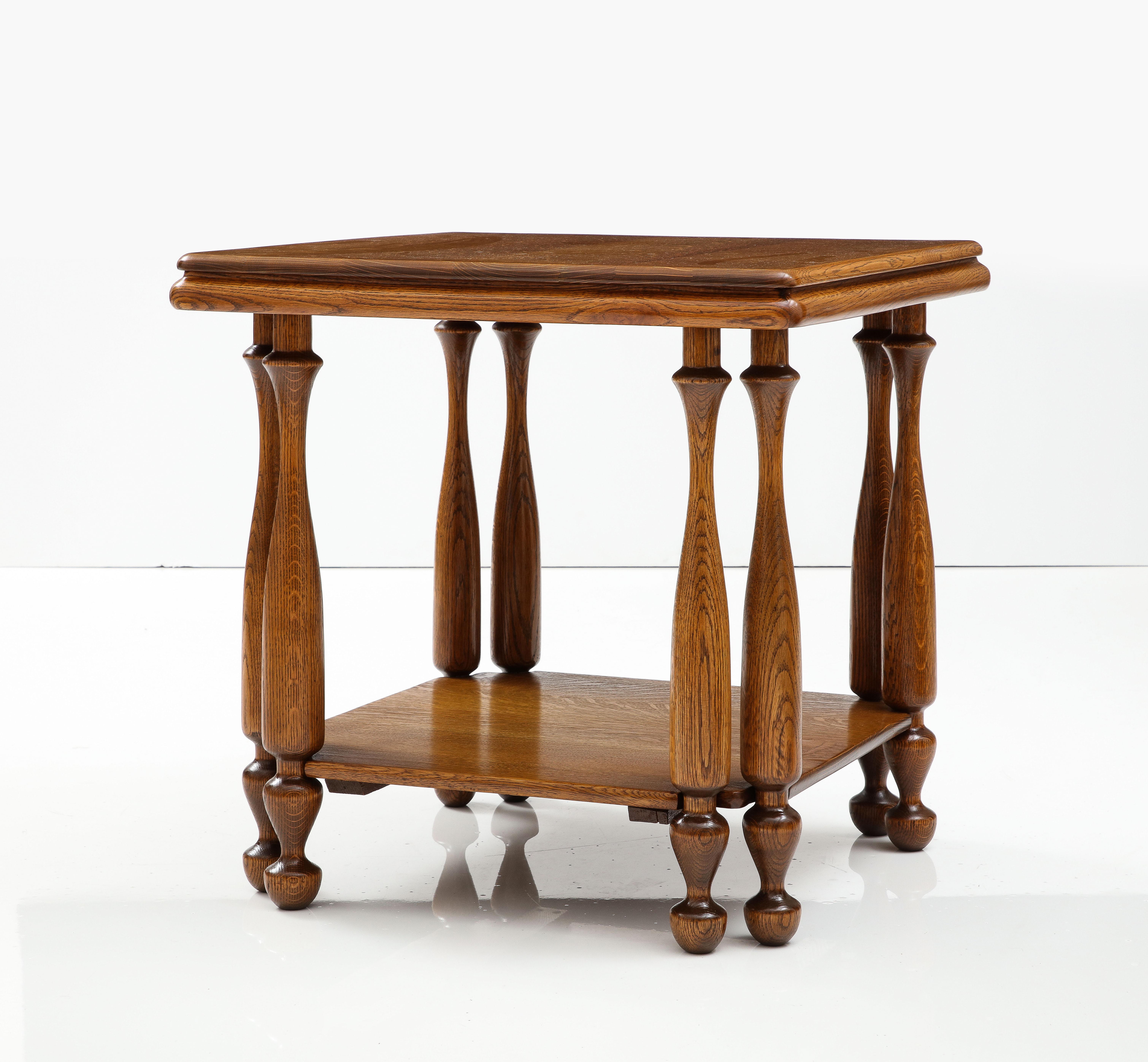 Table d'appoint française en chêne à deux niveaux, des années 1940 en vente 4