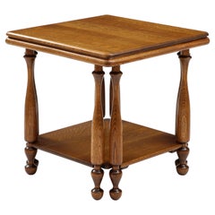 Table d'appoint française en chêne à deux niveaux, des années 1940
