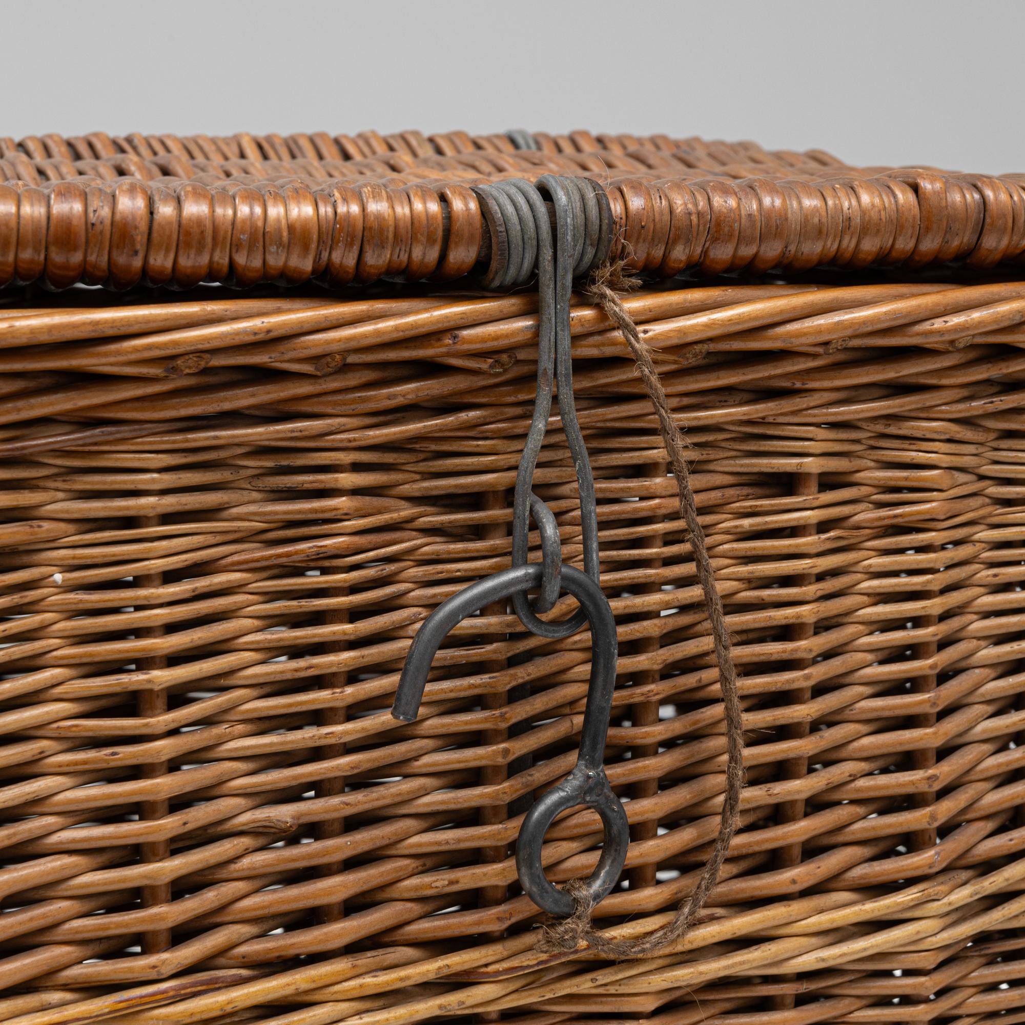 1940s French Wicker Basket For Sale 6