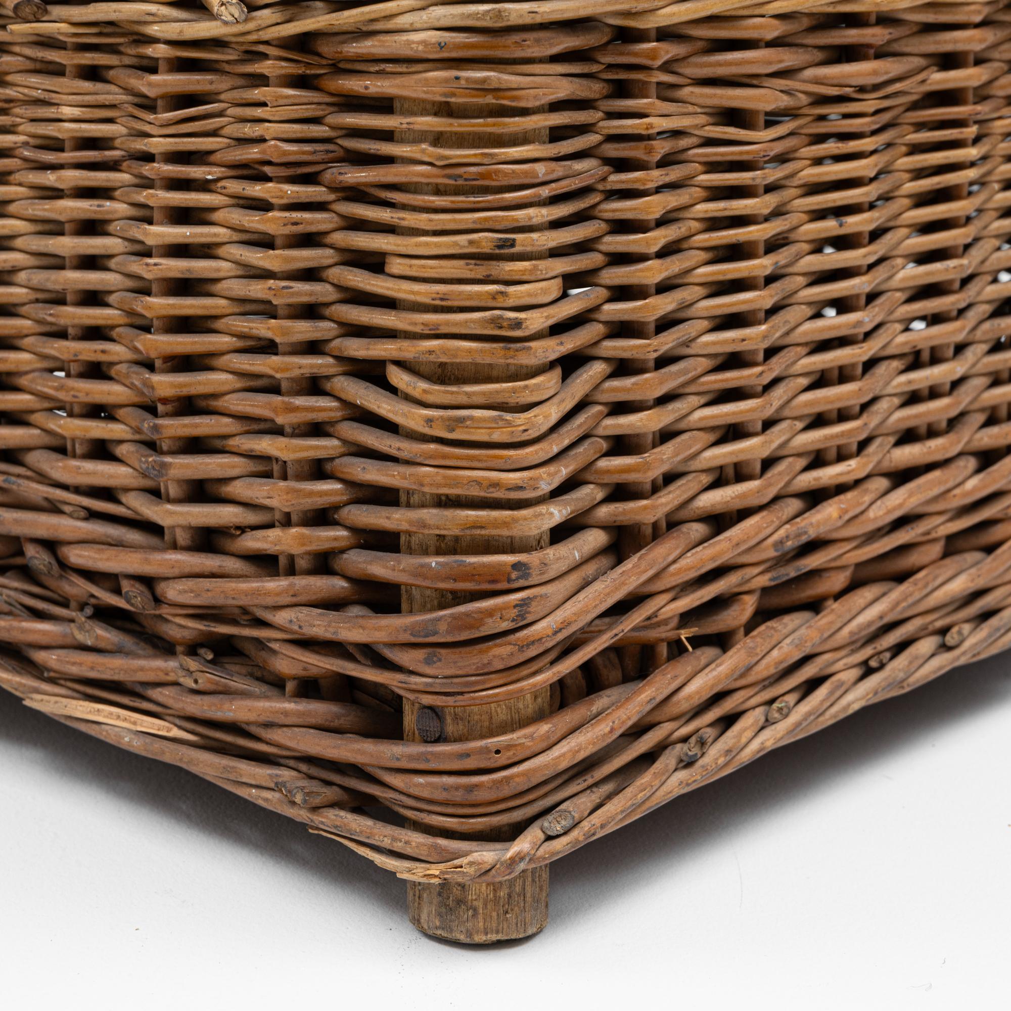 1940s French Wicker Basket For Sale 8
