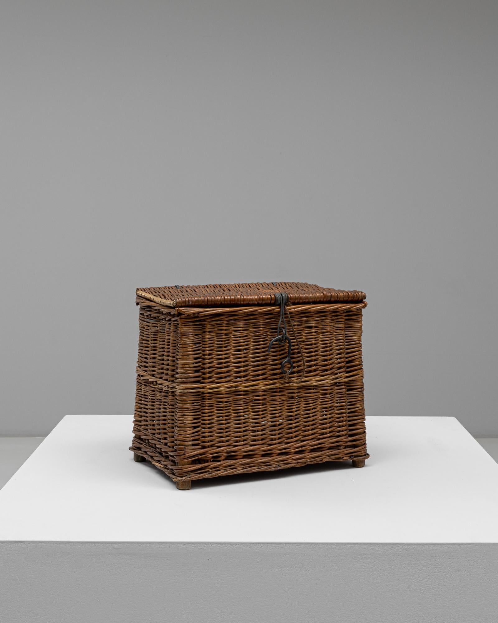 1940s French Wicker Basket For Sale 2