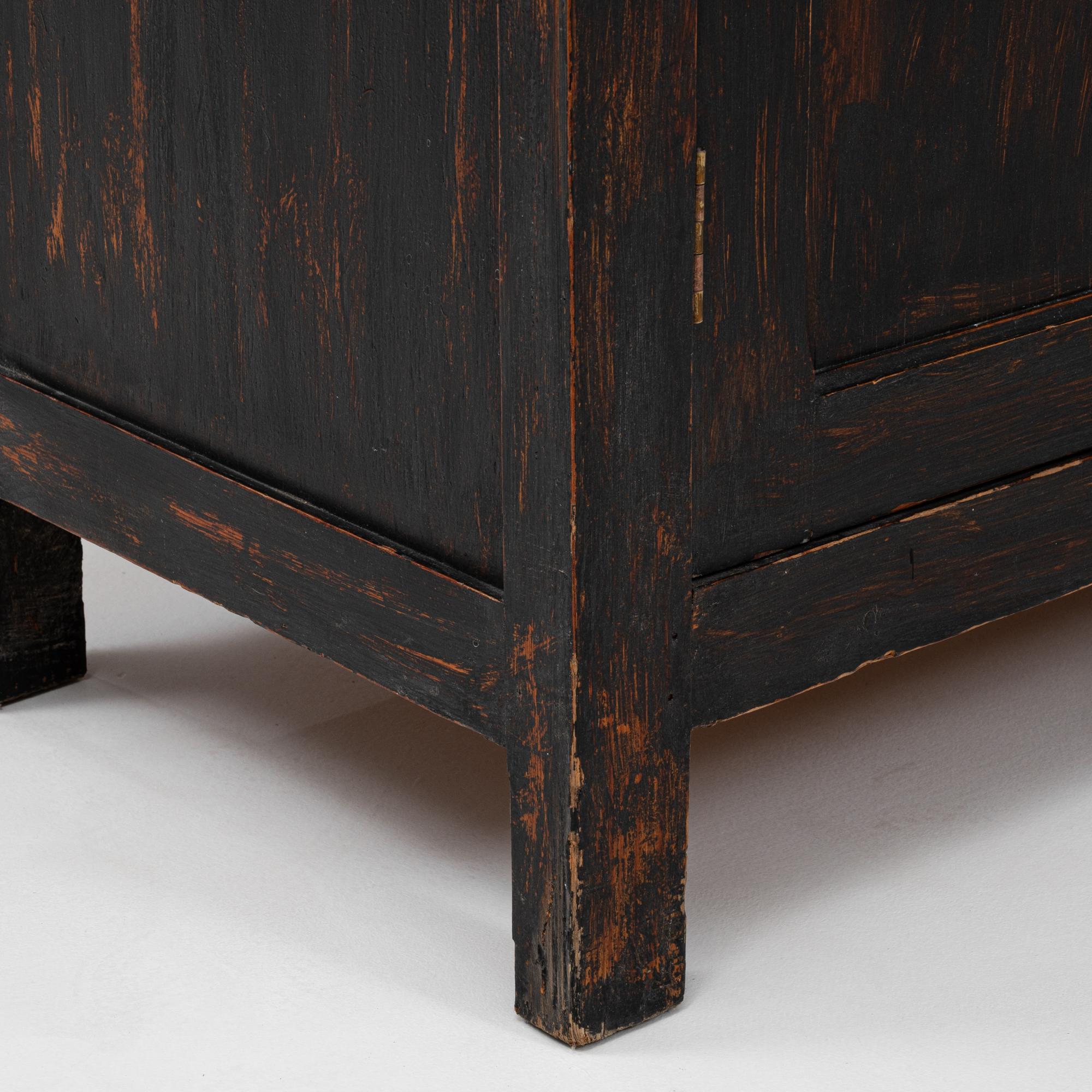 1940er Jahre Französisch Wood Schwarz patiniert Vitrine im Angebot 4
