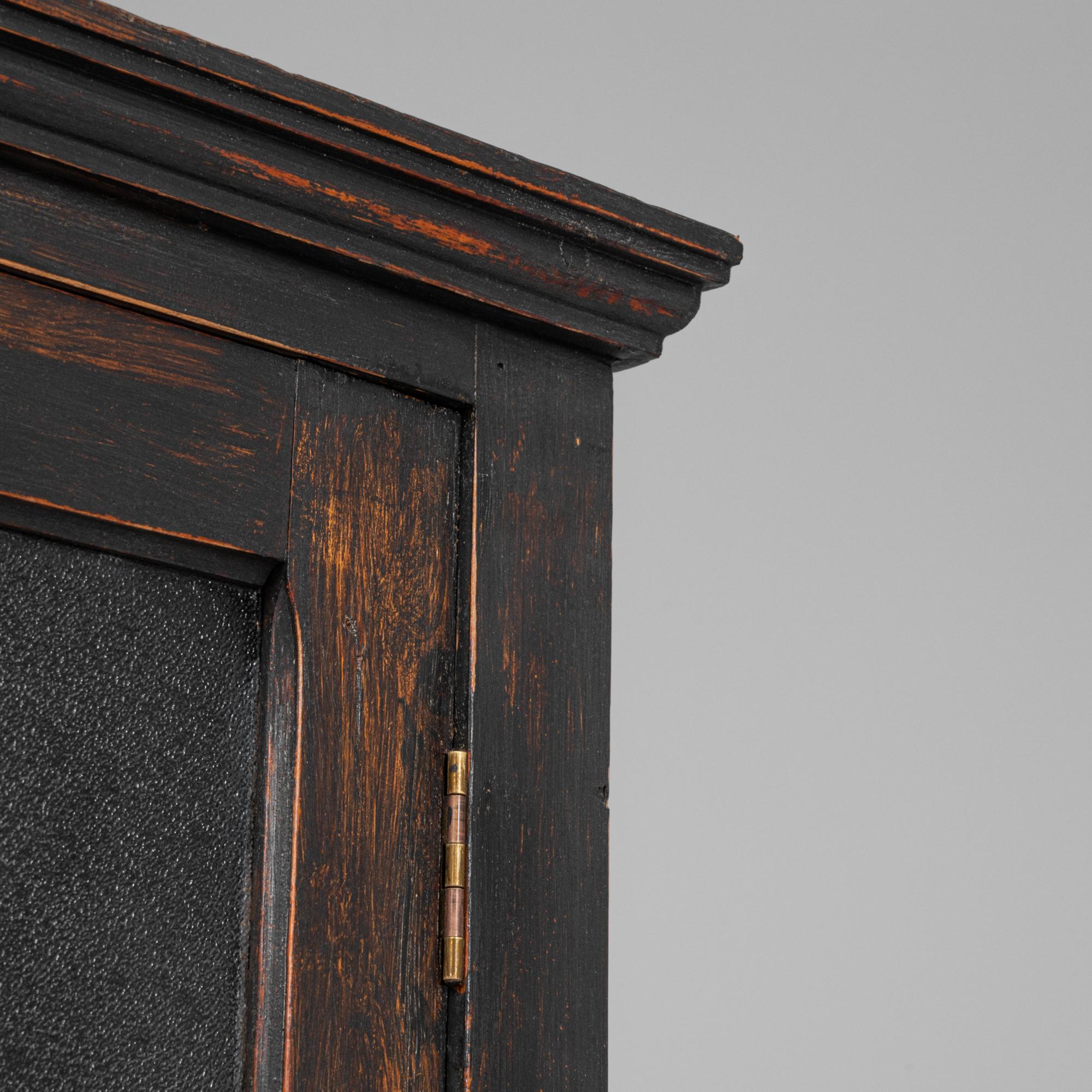 1940er Jahre Französisch Wood Schwarz patiniert Vitrine im Angebot 6