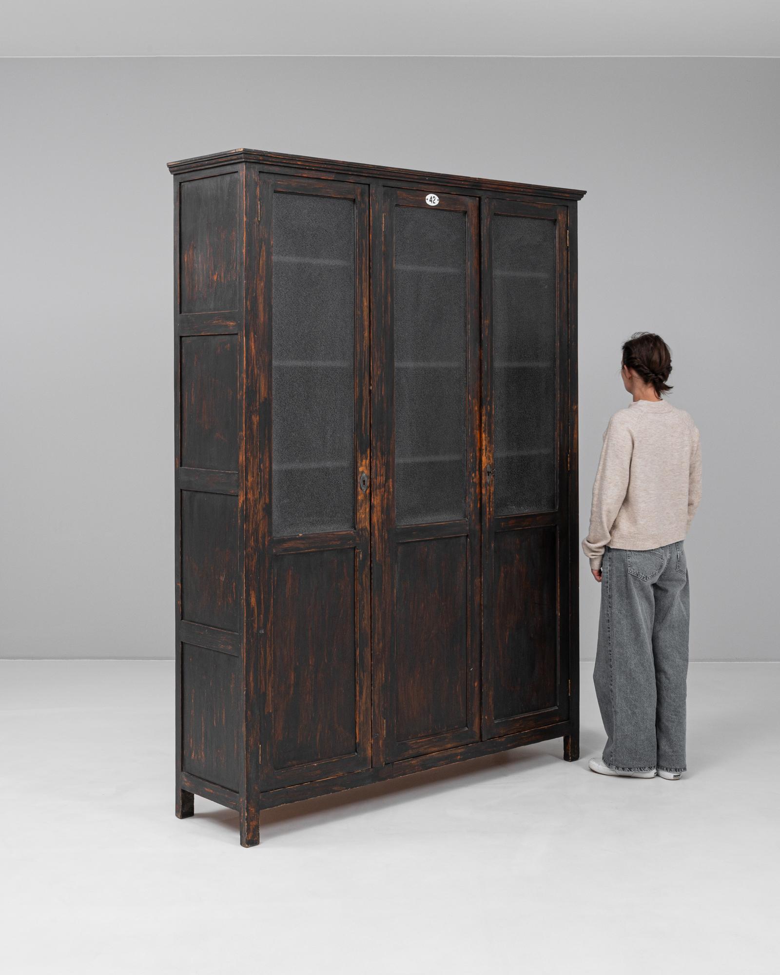 1940er Jahre Französisch Wood Schwarz patiniert Vitrine im Angebot 1