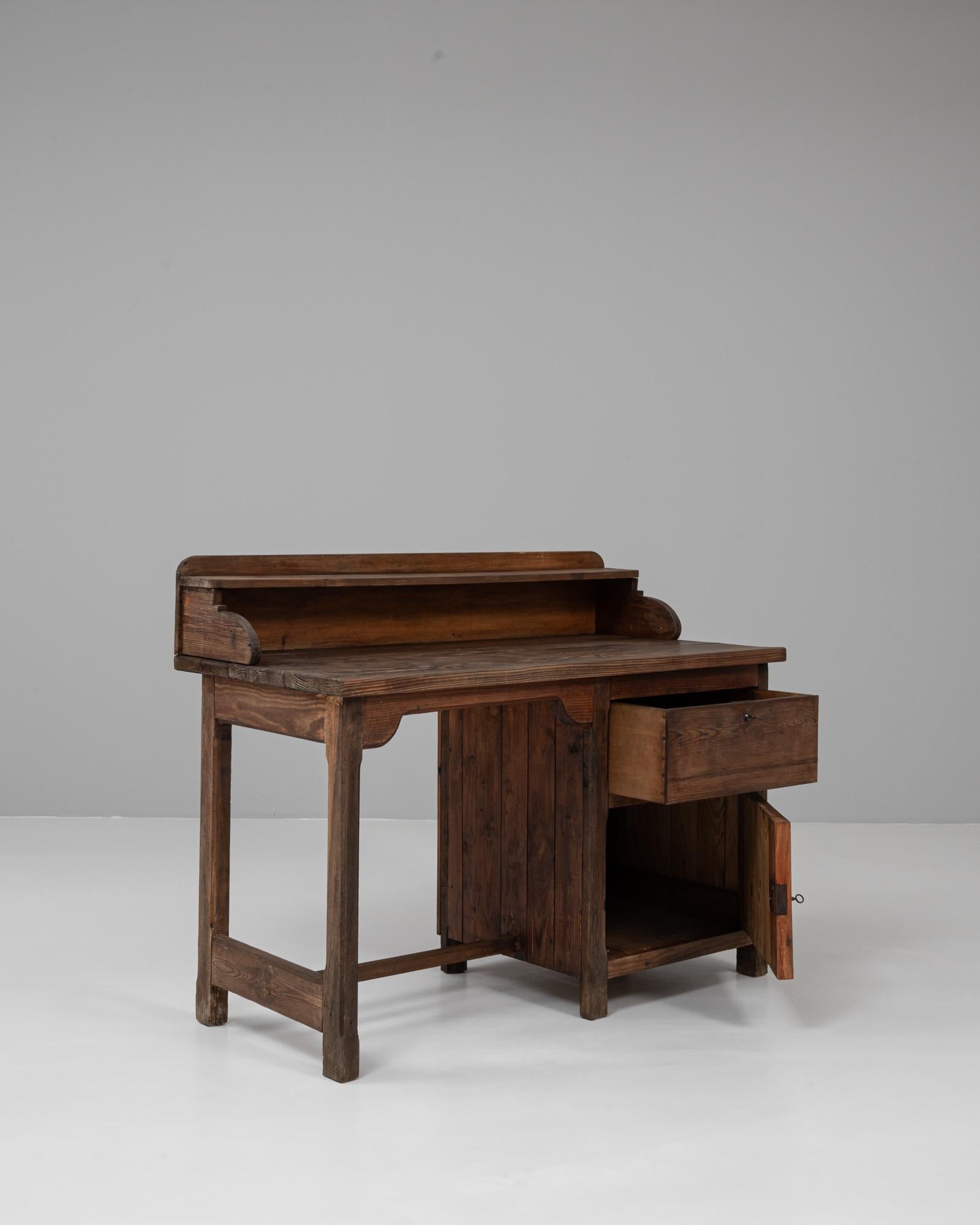 Französischer Holzschreibtisch aus dem Jahr 1940 im Angebot 2