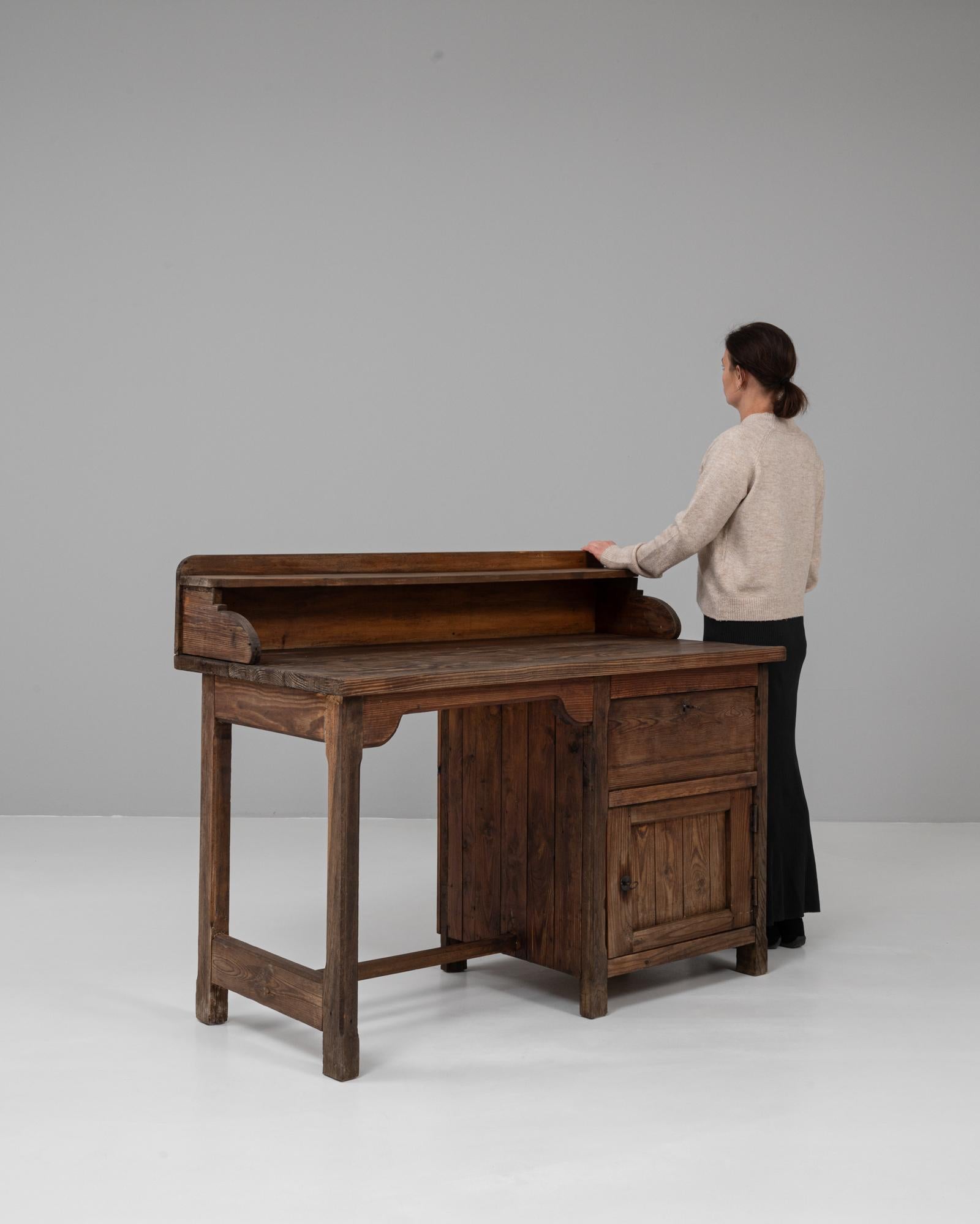 Französischer Holzschreibtisch aus dem Jahr 1940 im Angebot 3