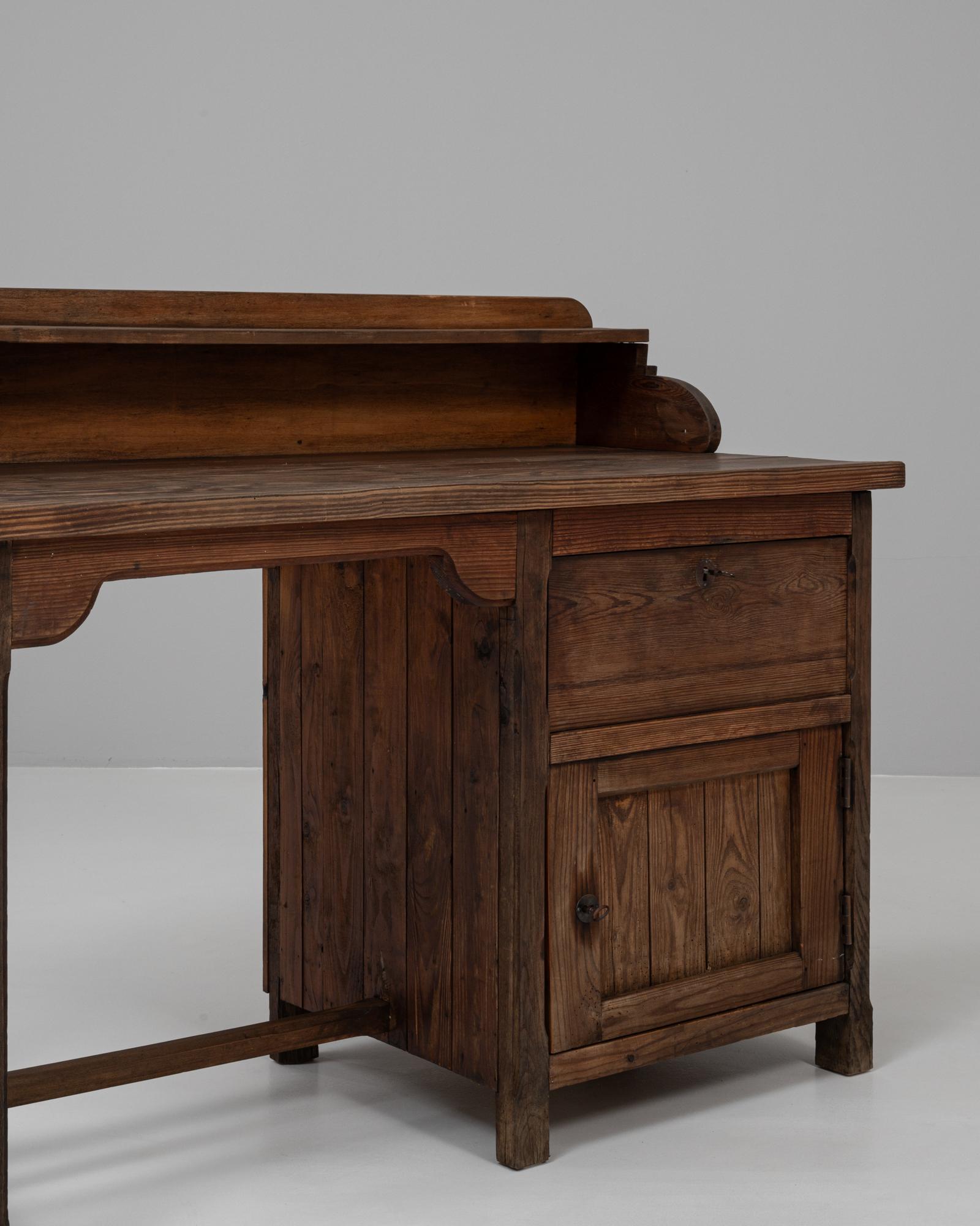 Französischer Holzschreibtisch aus dem Jahr 1940 im Angebot 4