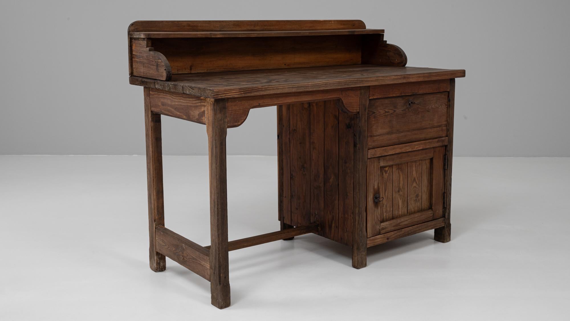 Französischer Holzschreibtisch aus dem Jahr 1940 im Angebot 5
