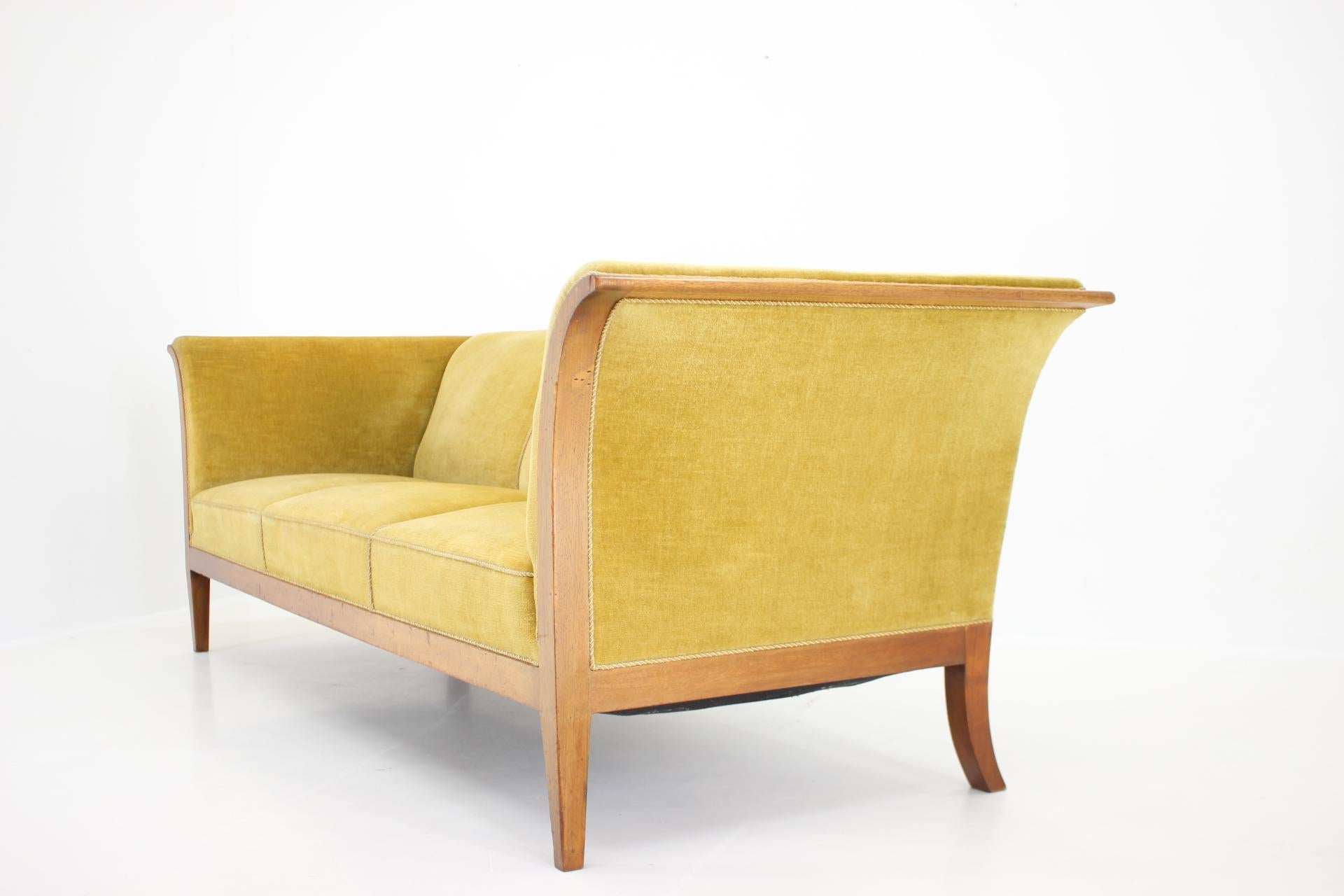 1940s, Frits Henningsen Mahogany Three-Seat Sofa, Denmark In Good Condition In Praha, CZ