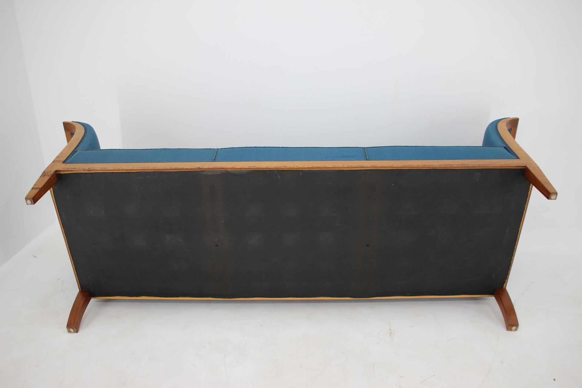 1940s Frits Henningsen Mahogany Three-Seat Sofa, Denmark In Good Condition For Sale In Praha, CZ