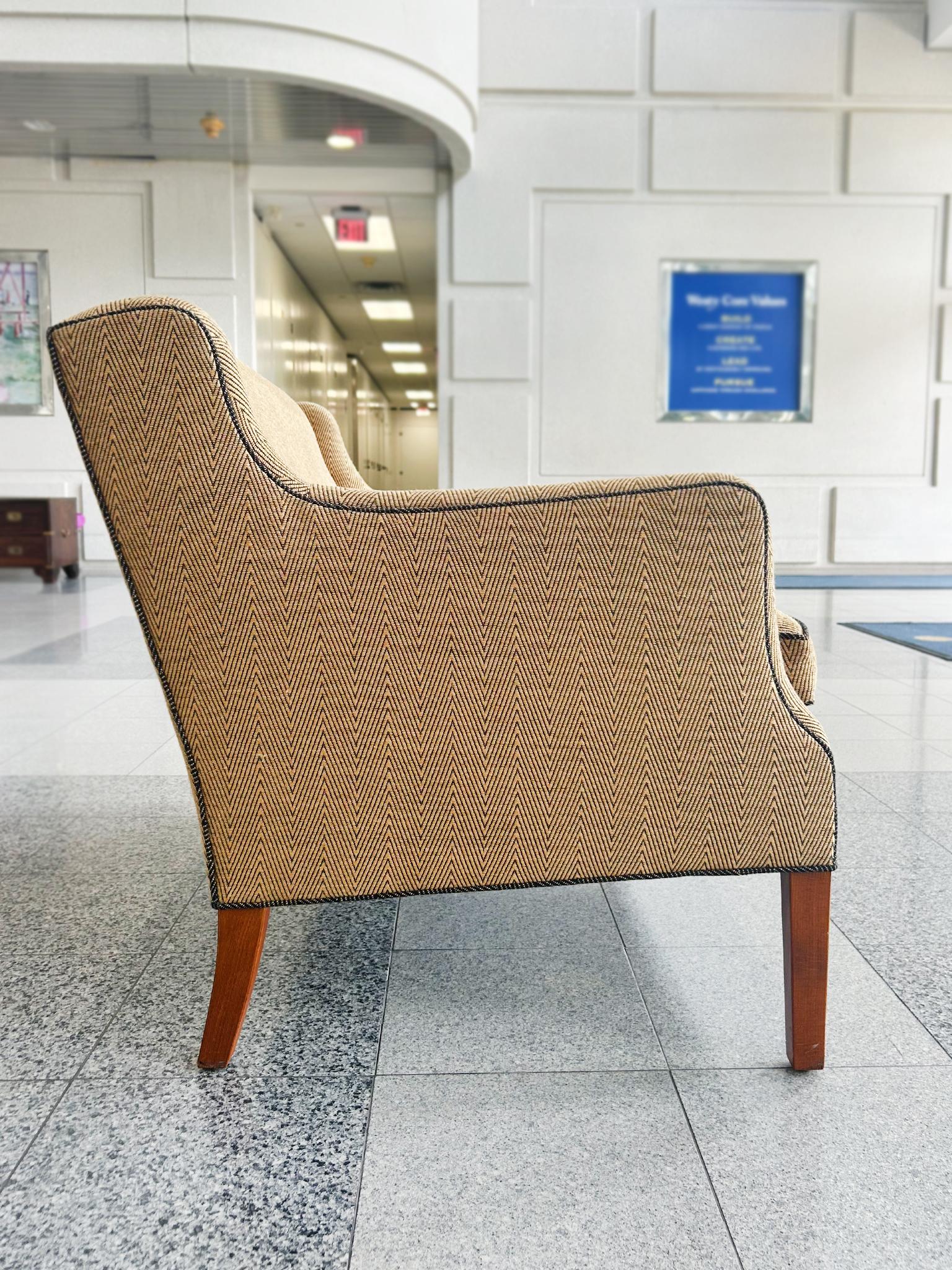 Sillón Frits Henningsen de los años 40 en Donghia Chevron Lana en venta