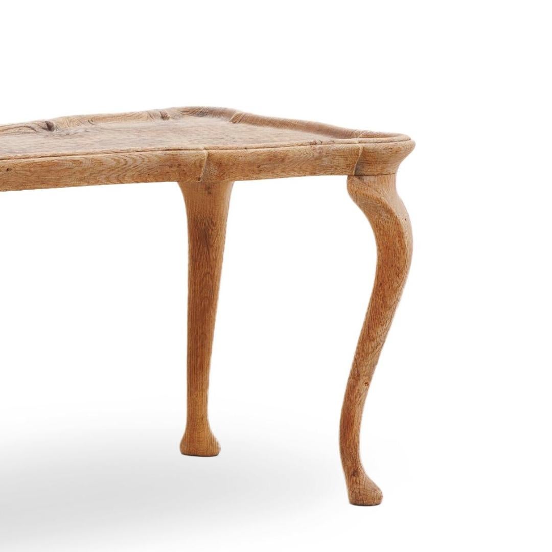 Mesa baja de roble macizo Frits Henningsen de los años 40 con patas cabriolé Danés en venta