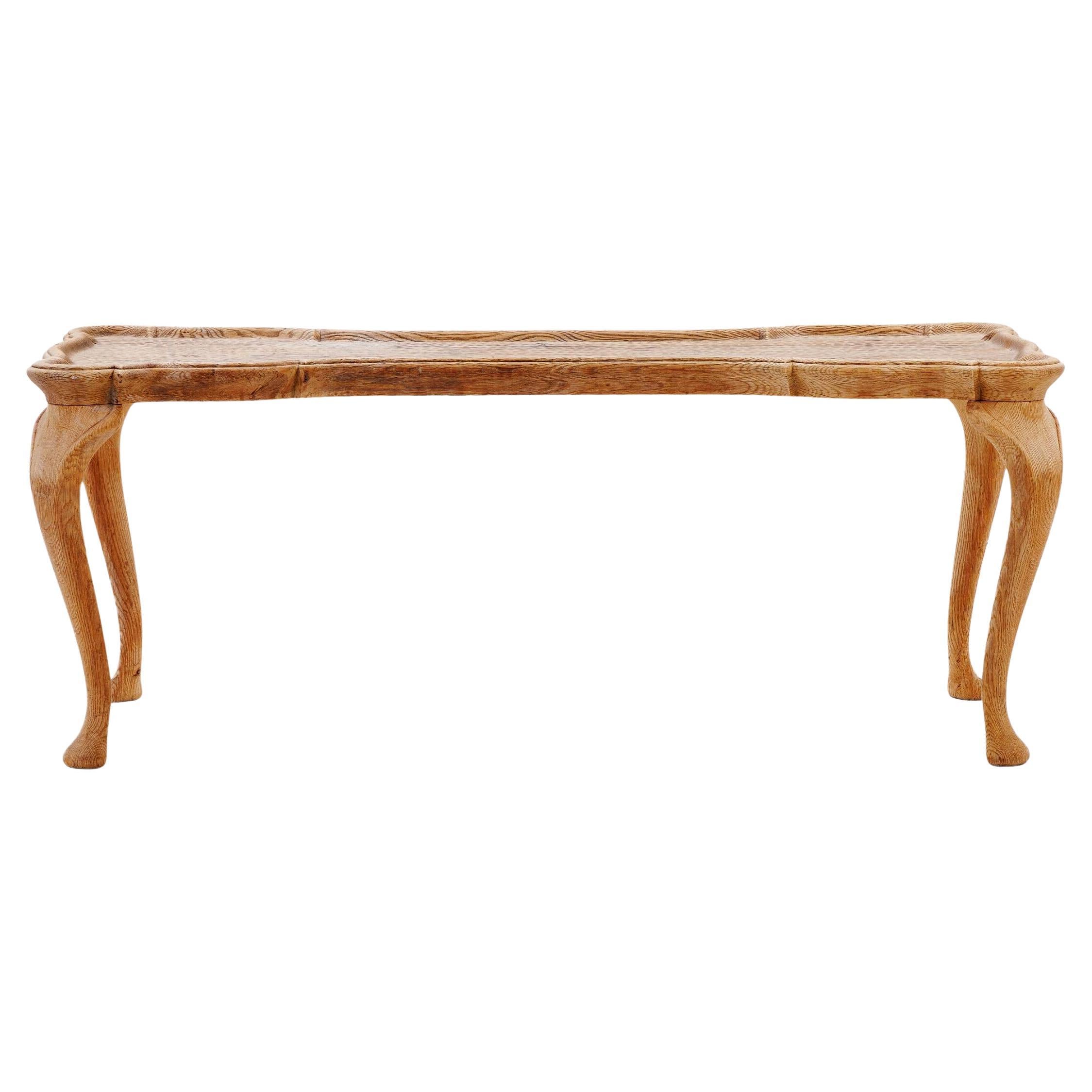 Tavolino in rovere massiccio Frits Henningsen degli anni '40 con gambe a cabriola