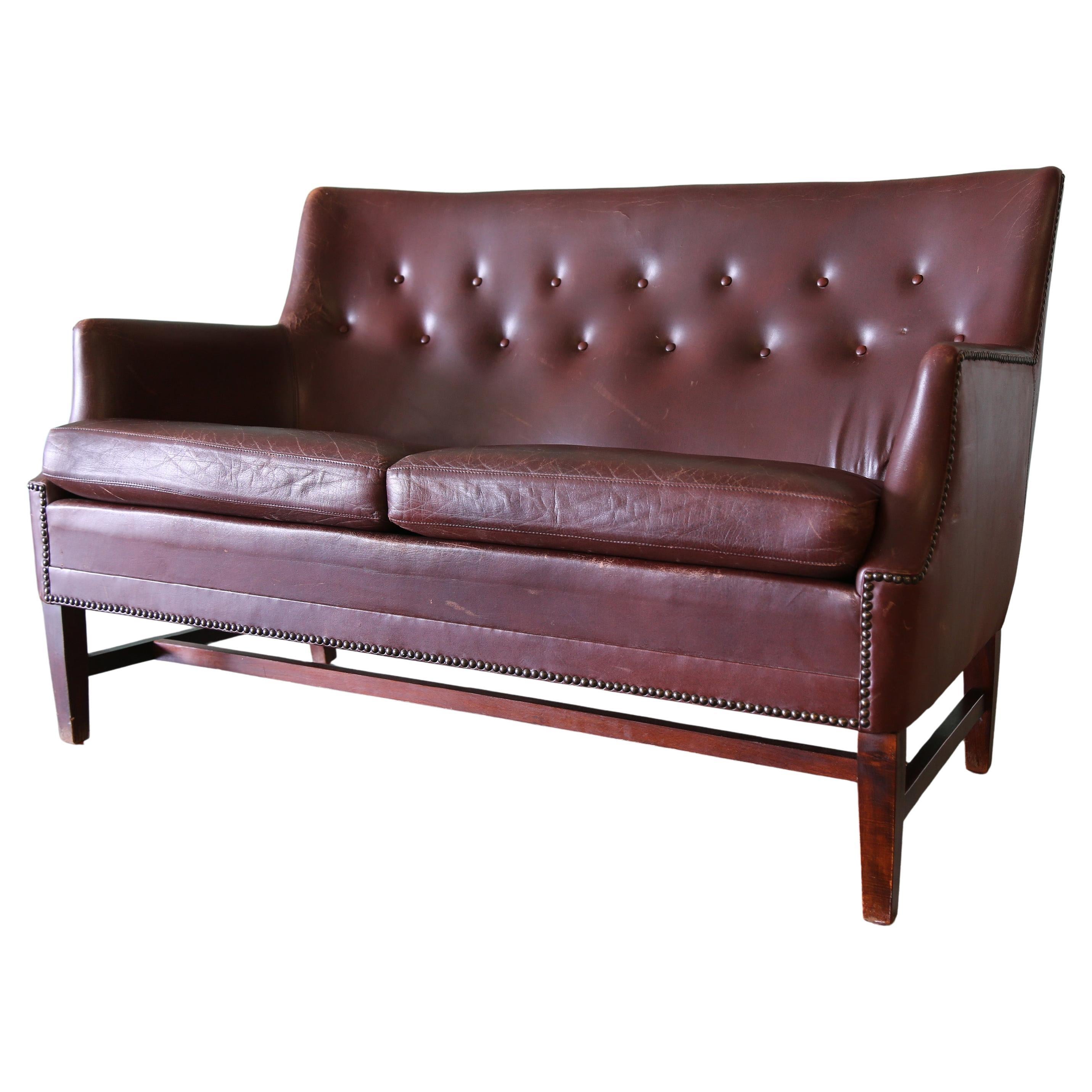 1940s Frits Henningsen Style Brown Leather Settee Couch MCM en venta