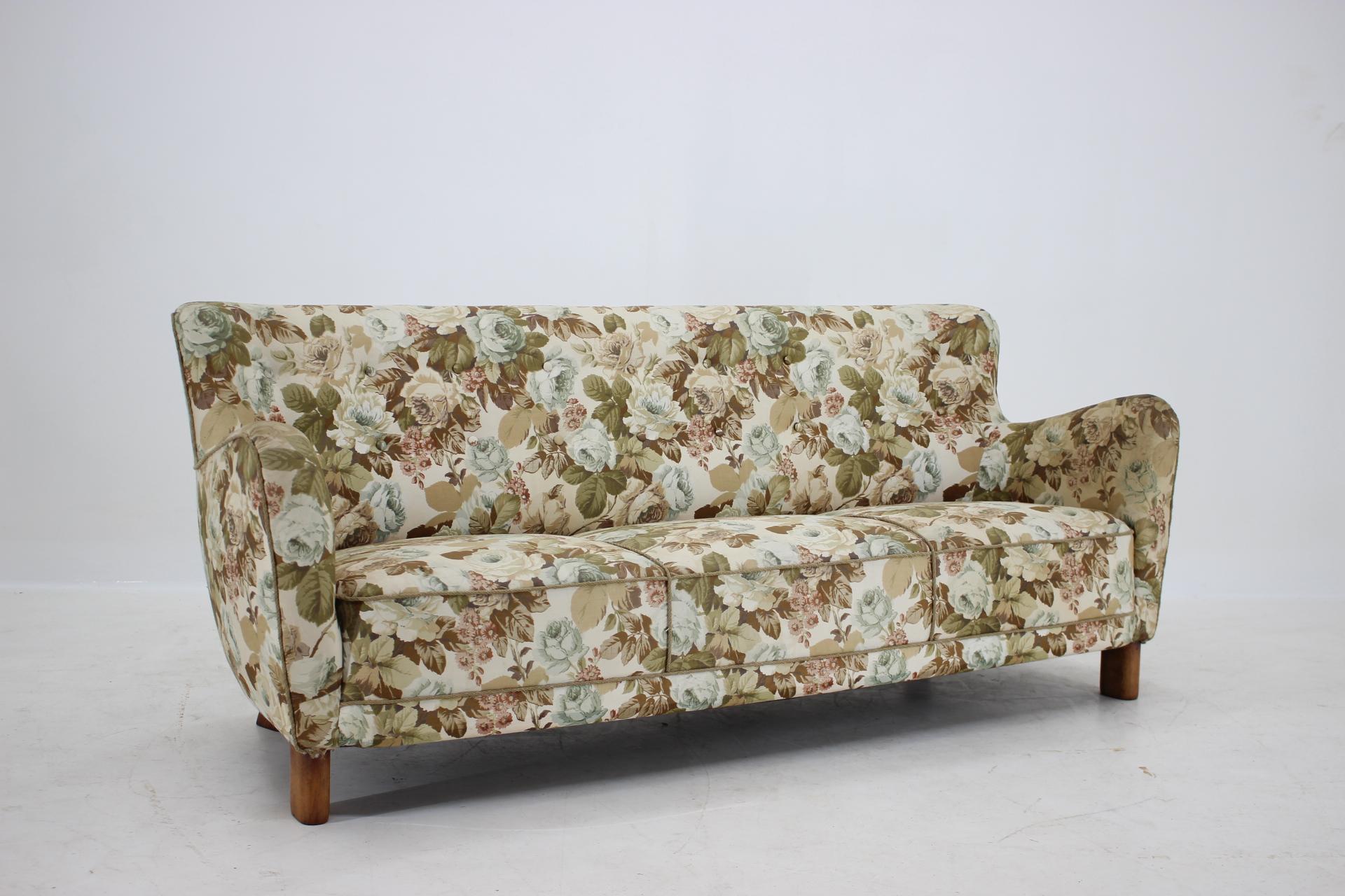 - Good original condition/structurally stabile 
- Suitable to be newly upholstered.