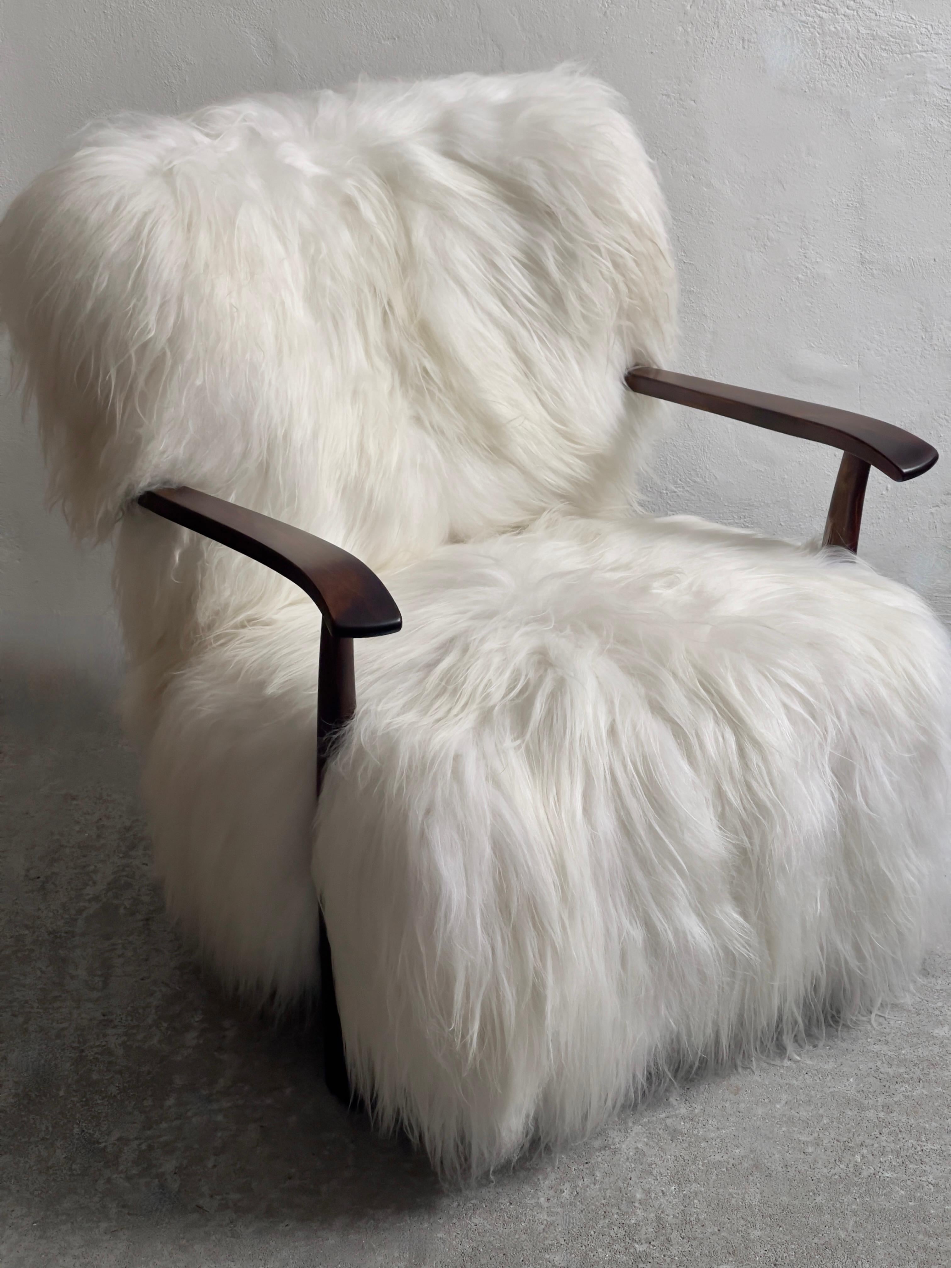 1940s Fritz Hansen Easy Chair Reupholstered in long haired Icelandic Sheepskin. For Sale 2