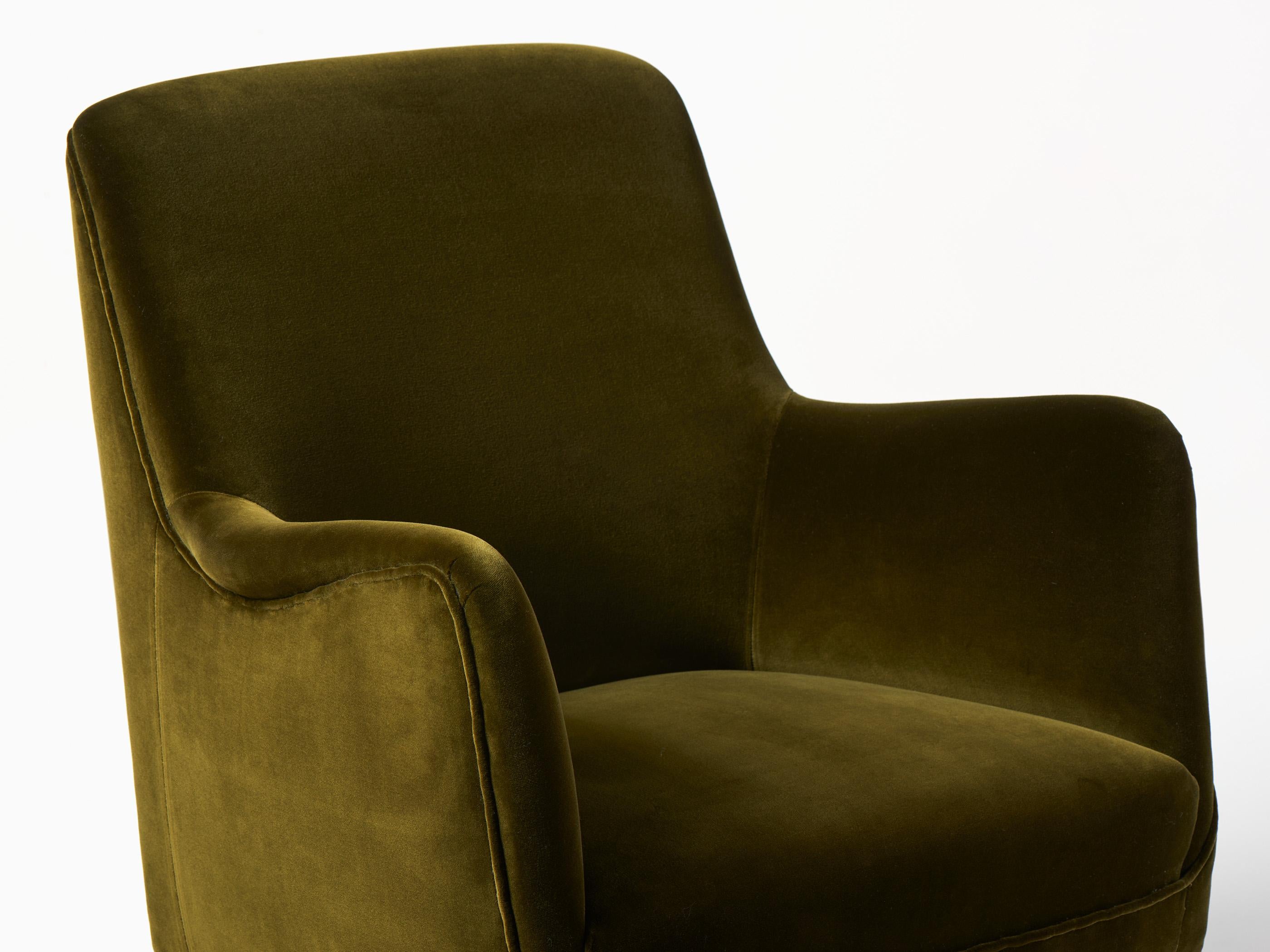 1940s Fritz Hansen Lounge Chair in Moss Green Velvet Fabric In Good Condition In London, England