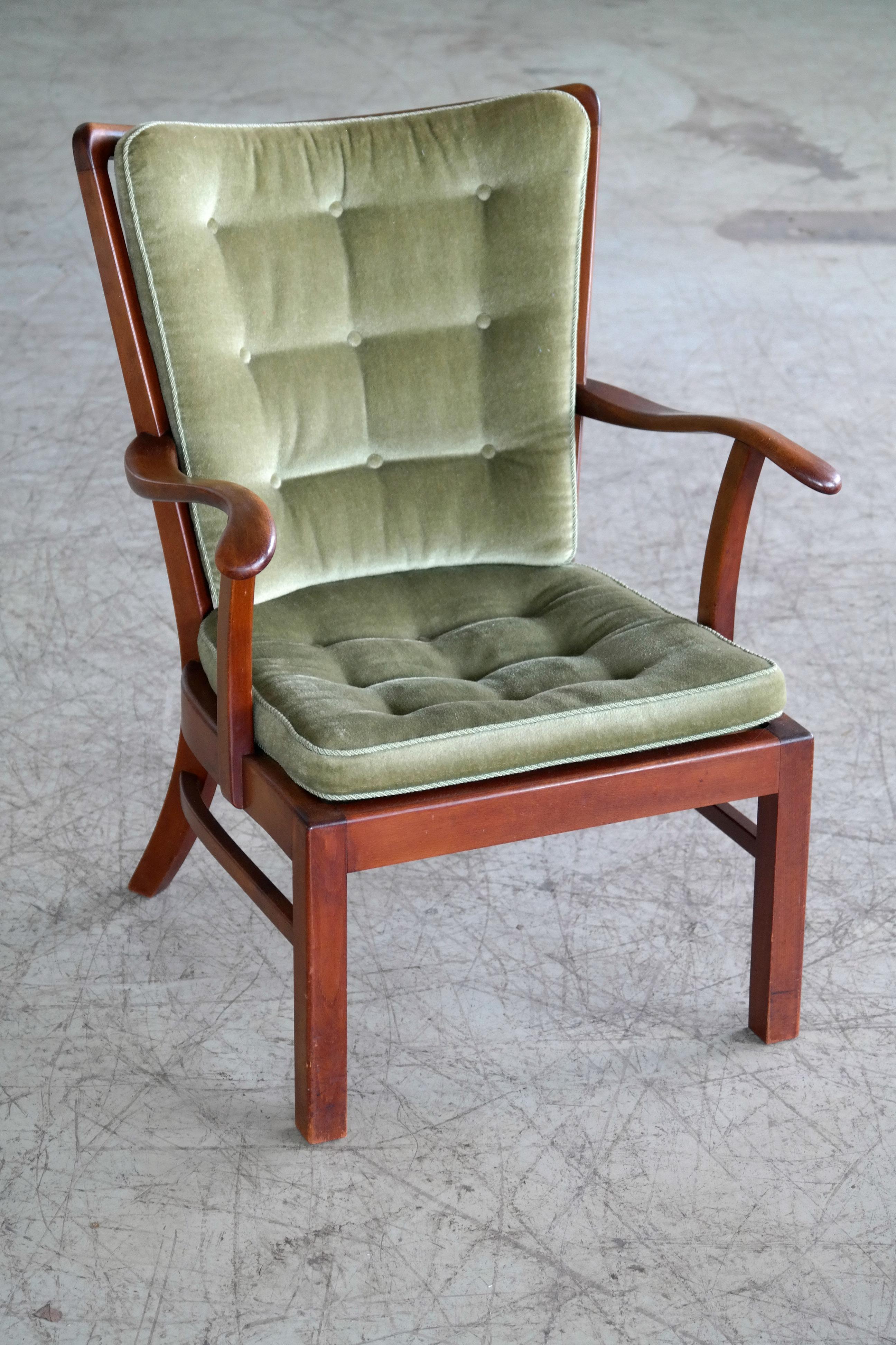 1940s Fritz Hansen Spindle Back Open Armrest Lounge Chair Model 1628 In Good Condition In Bridgeport, CT