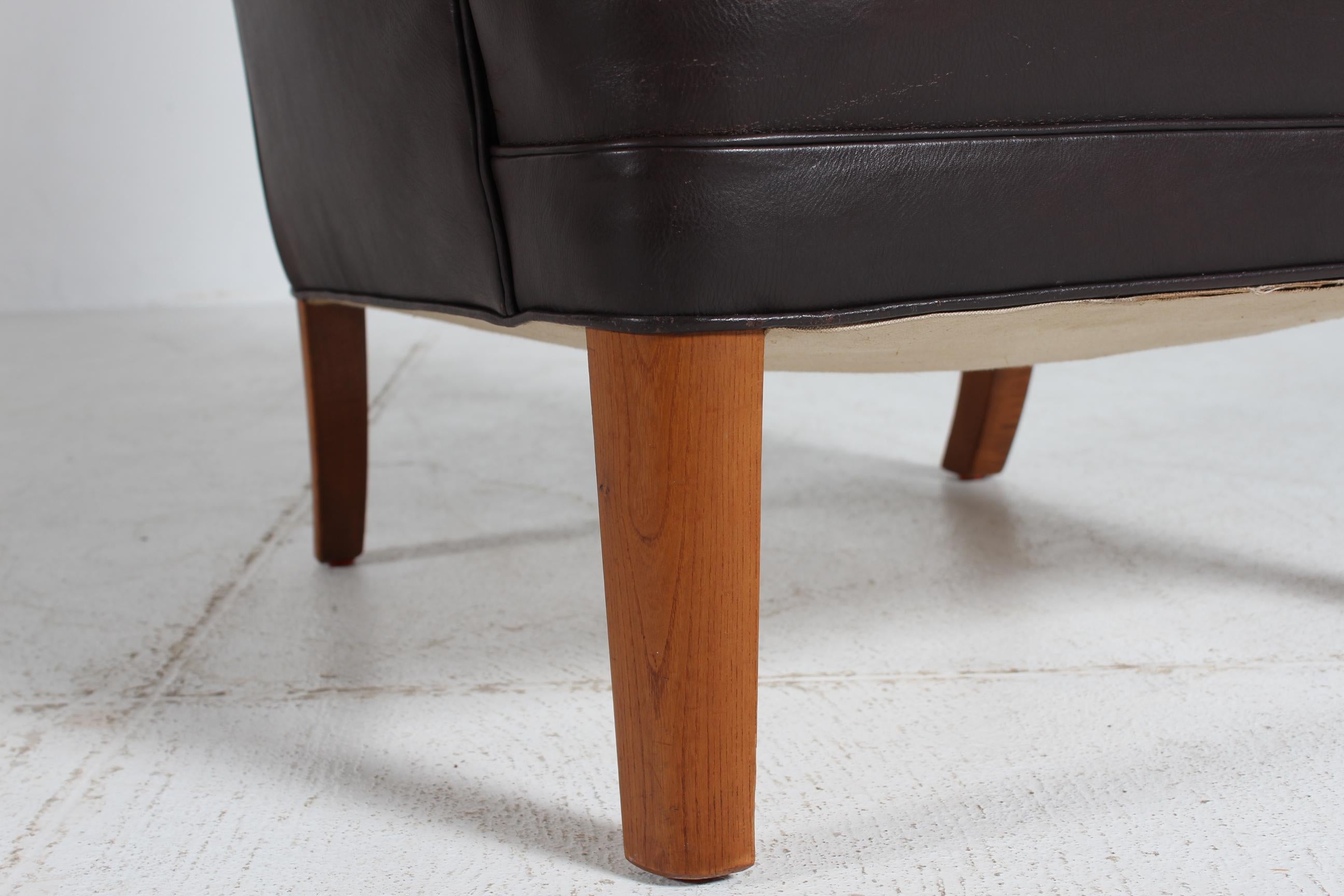 1940er Fritz Hansen Style Wing Back Lounge Chair mit mokkabraunem Leder im Angebot 4