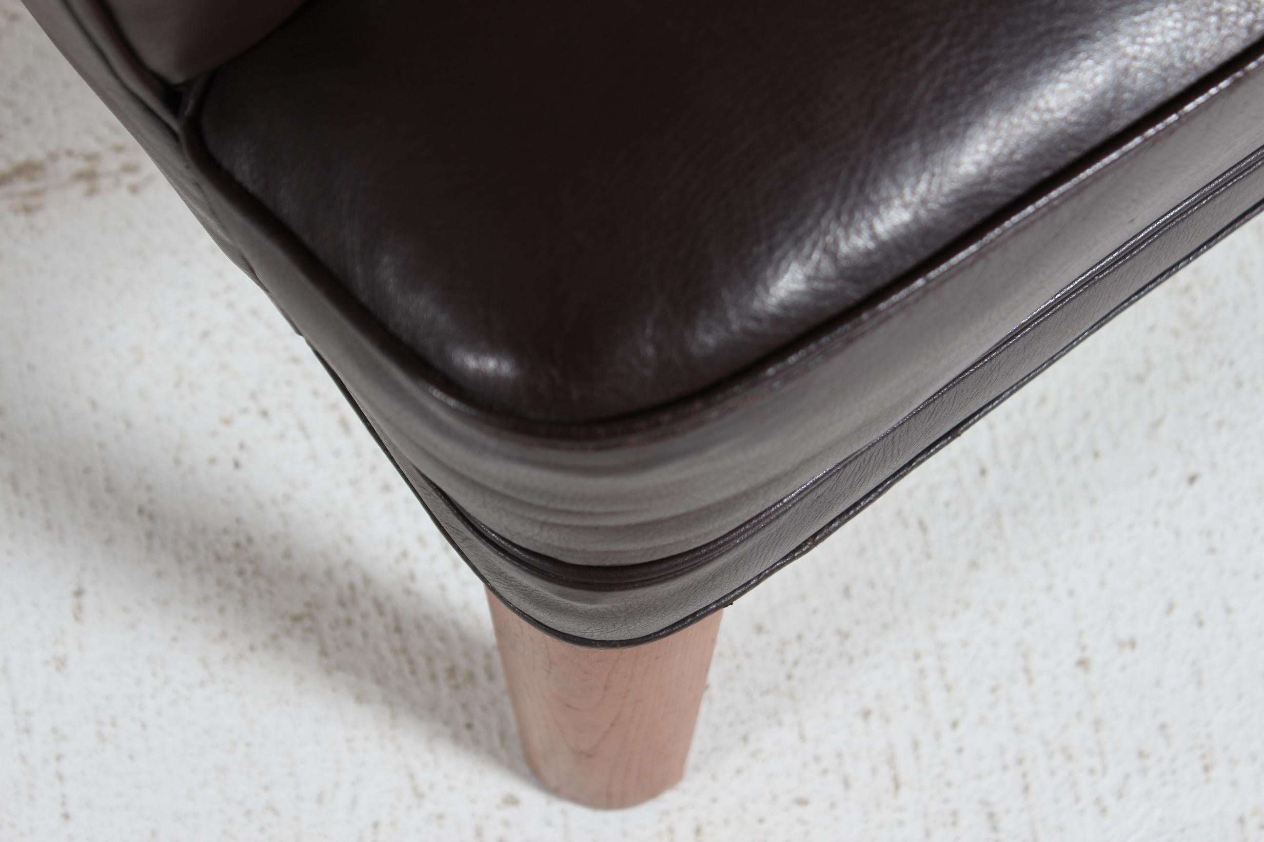 1940er Fritz Hansen Style Wing Back Lounge Chair mit mokkabraunem Leder im Angebot 6