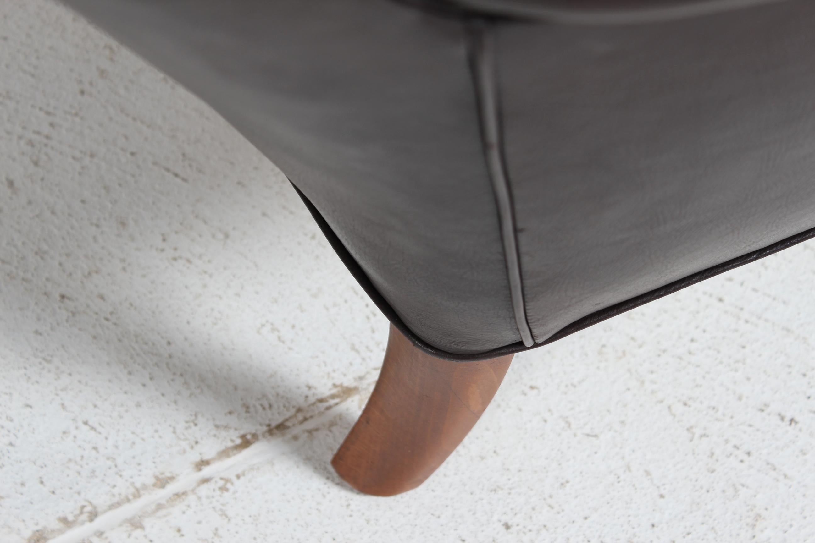 1940er Fritz Hansen Style Wing Back Lounge Chair mit mokkabraunem Leder im Angebot 7