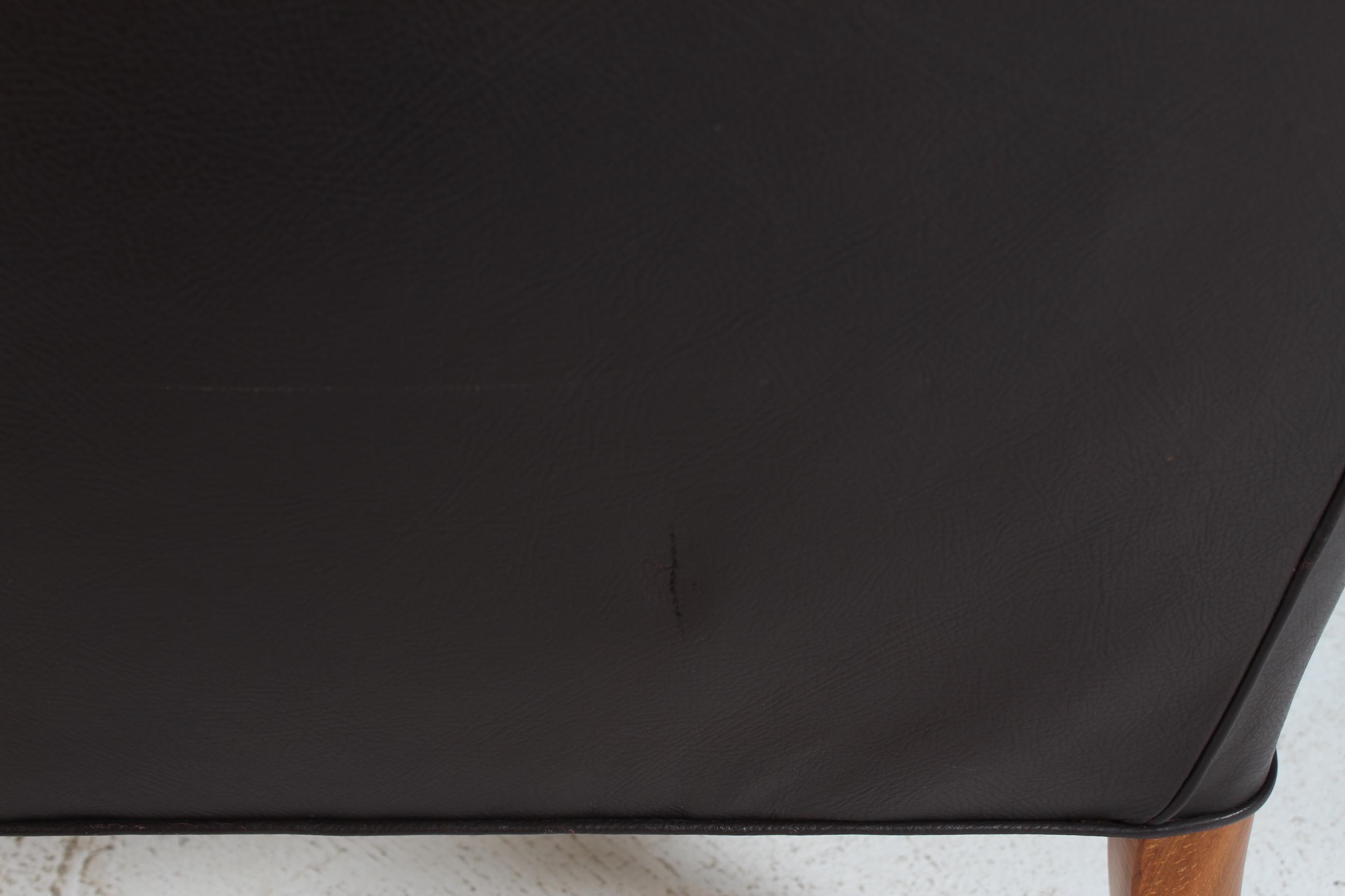 1940er Fritz Hansen Style Wing Back Lounge Chair mit mokkabraunem Leder (Mitte des 20. Jahrhunderts) im Angebot