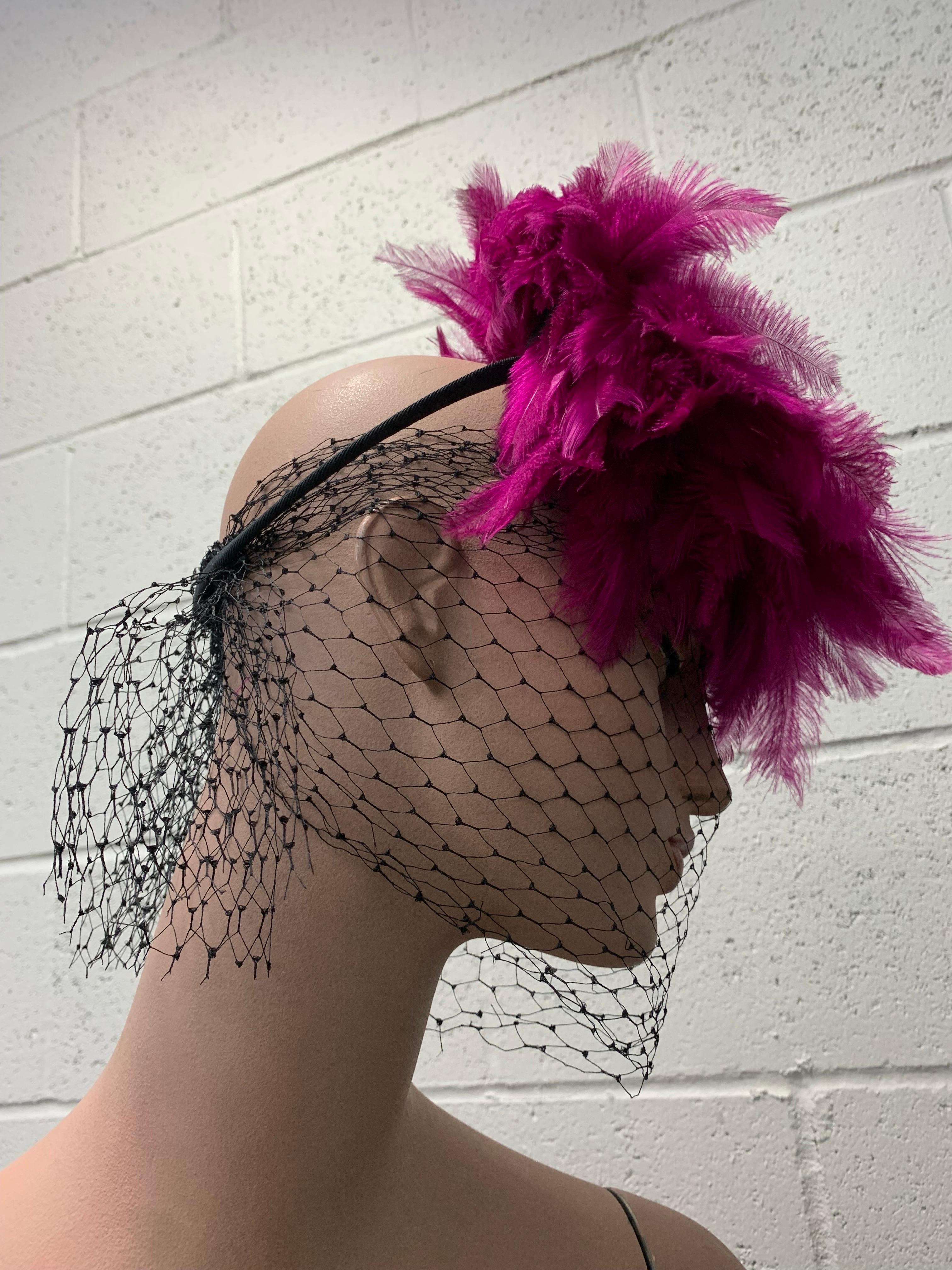 1940s Fuchsia Baby Ostrich Feather Back Ring Tilt Hat w Added Veil Included en vente 4