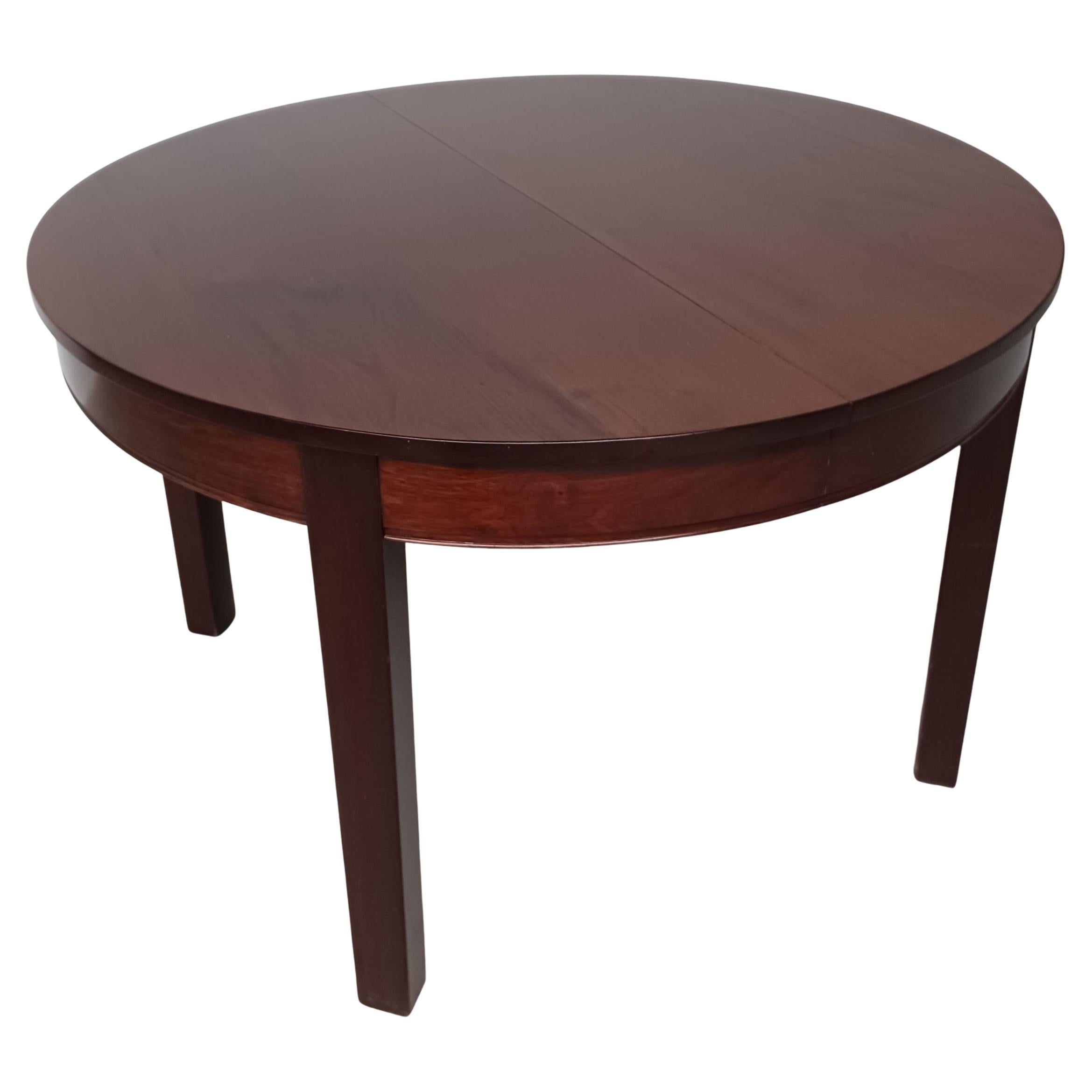 Mesa de comedor circular danesa de caoba totalmente restaurada de los años 40 con extensión de hojas en venta