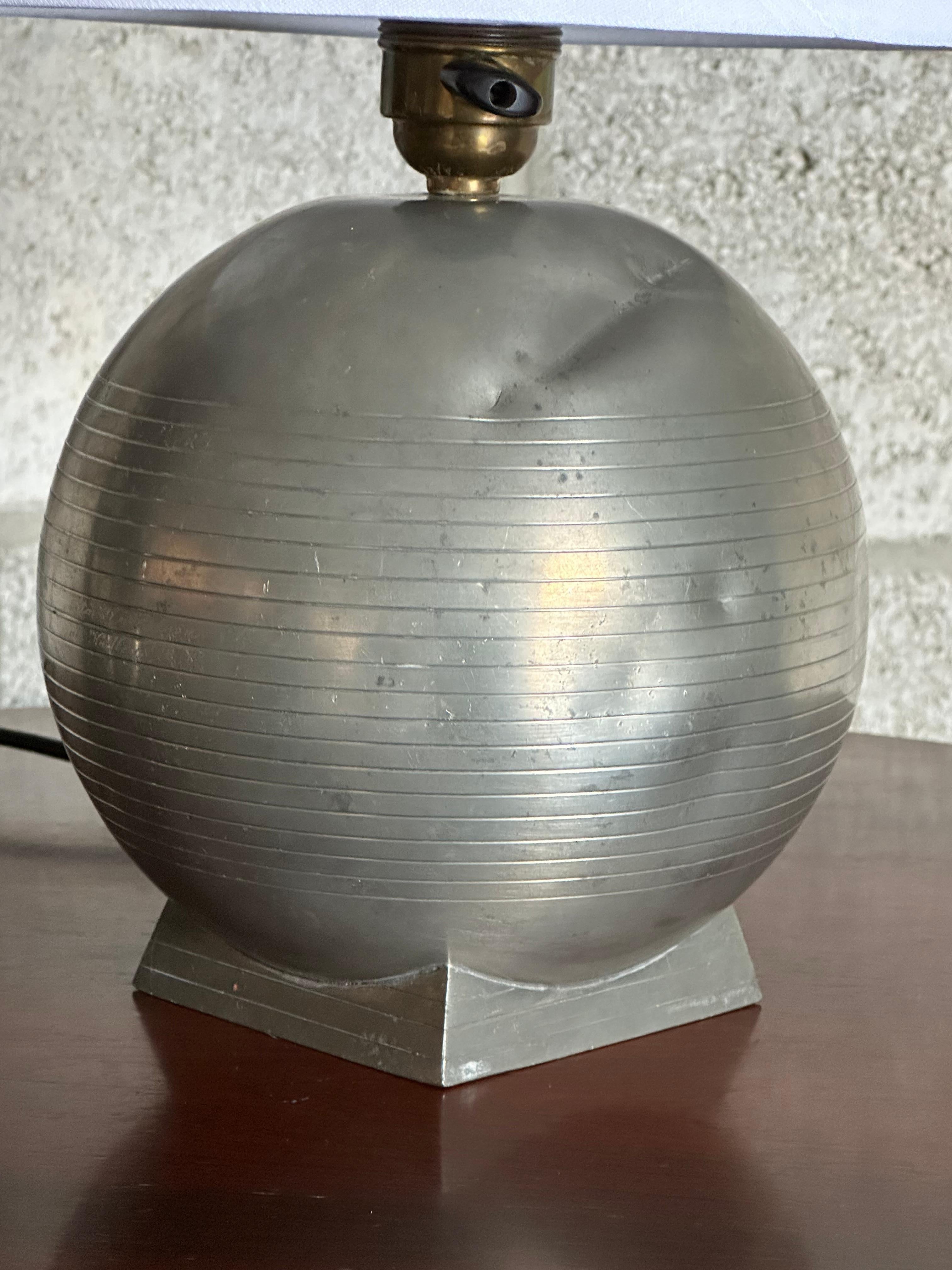 A wonderful and whimsical table lamp designed by GAB Sweden (Guldsmedsaktiebolaget). Features a round spherical body on a platform. Please note the lamp is engraved though faint and on one side. 


Overall
15” tall 
10” wide 

Lamp body 
7”