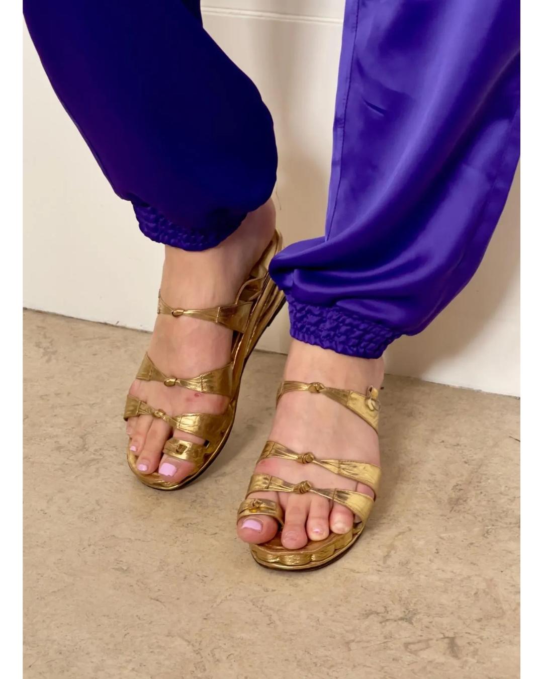 Sandali con zeppa in pelle dorata Gemrich anni '40 in vendita 3